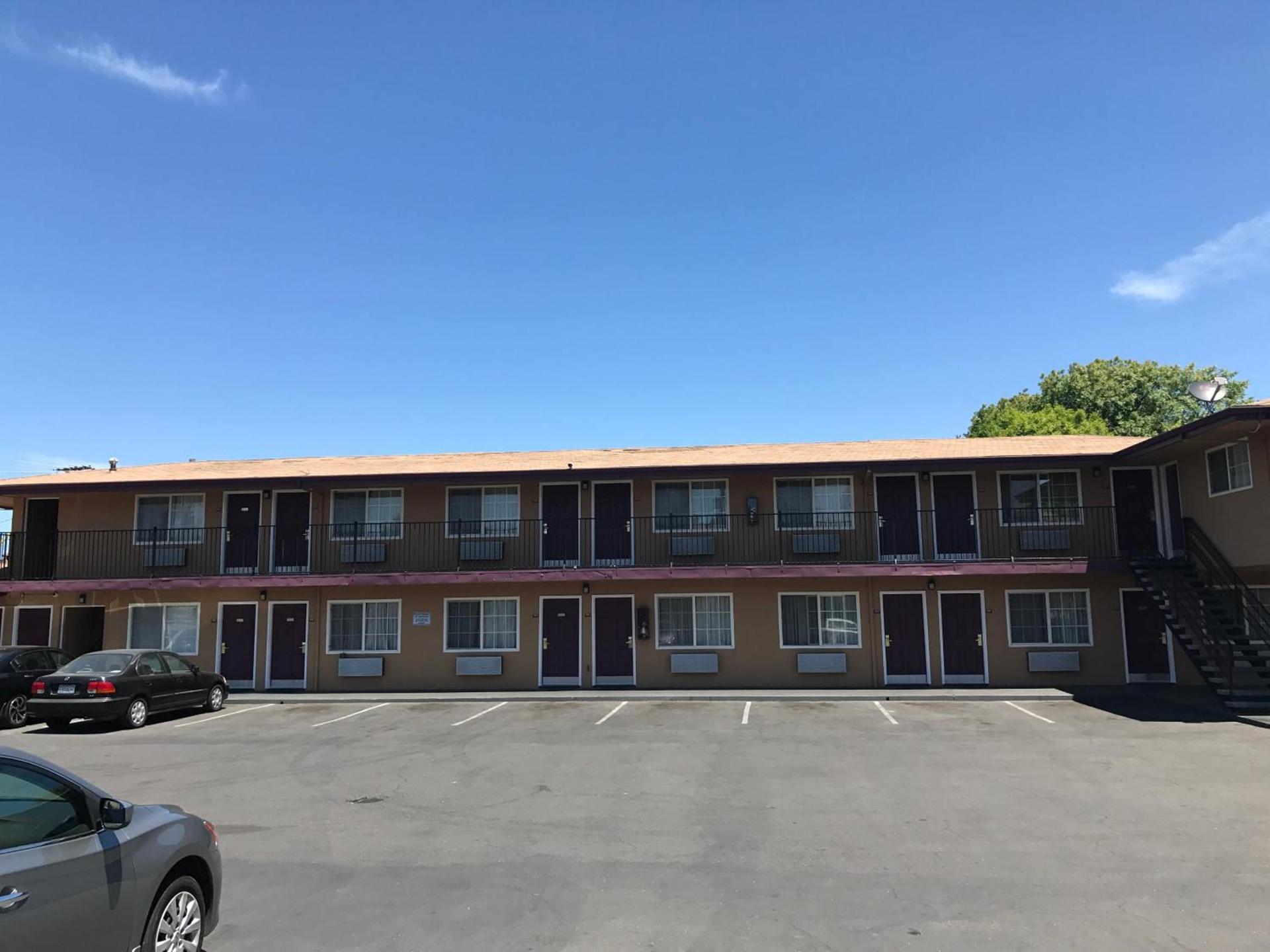 Economy Inn photo 5
