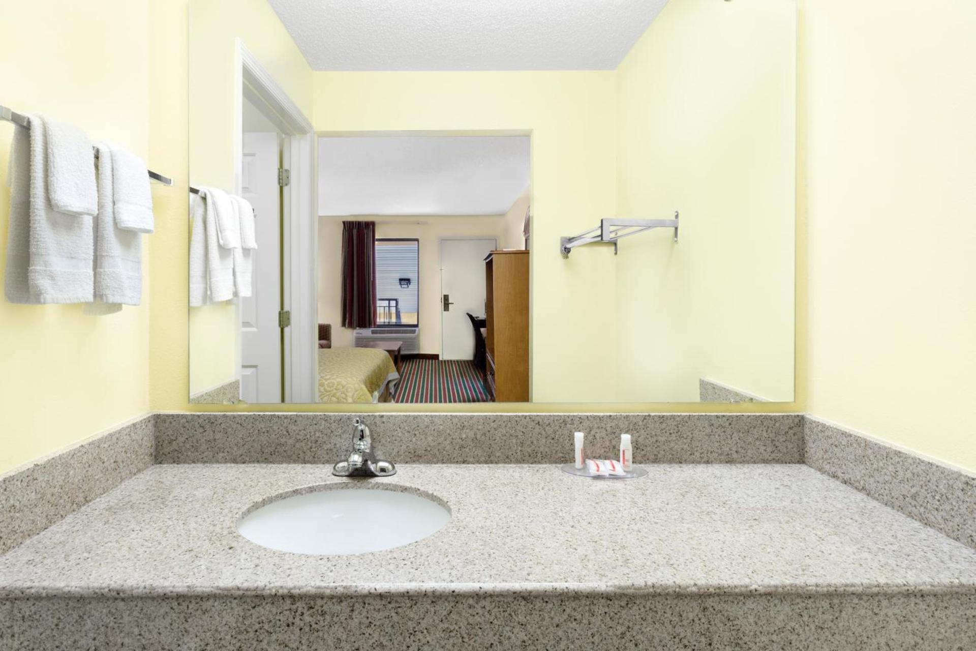 Days Inn by Wyndham Biscoe photo 5