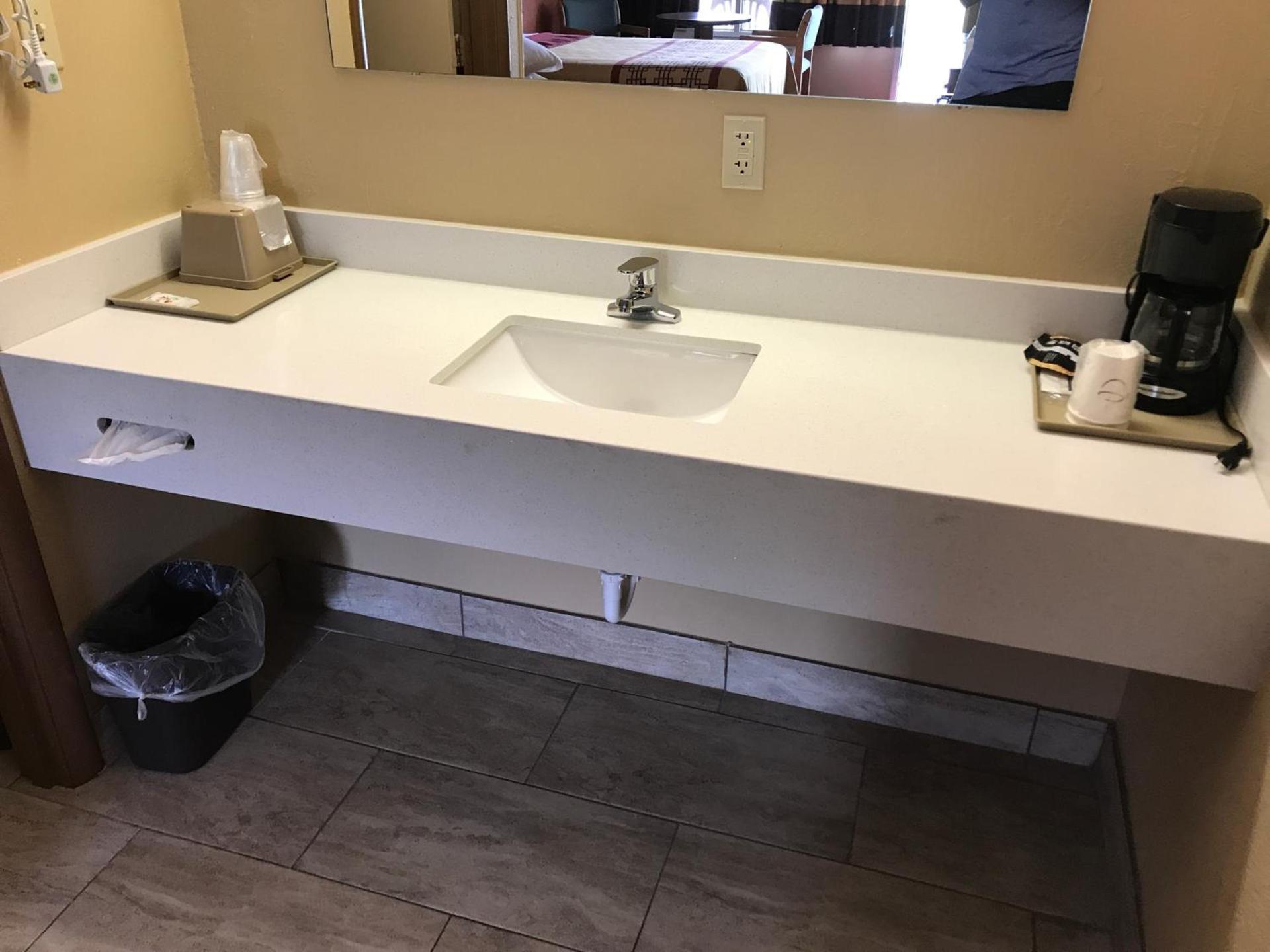 Conner Hill Motor Lodge photo 5