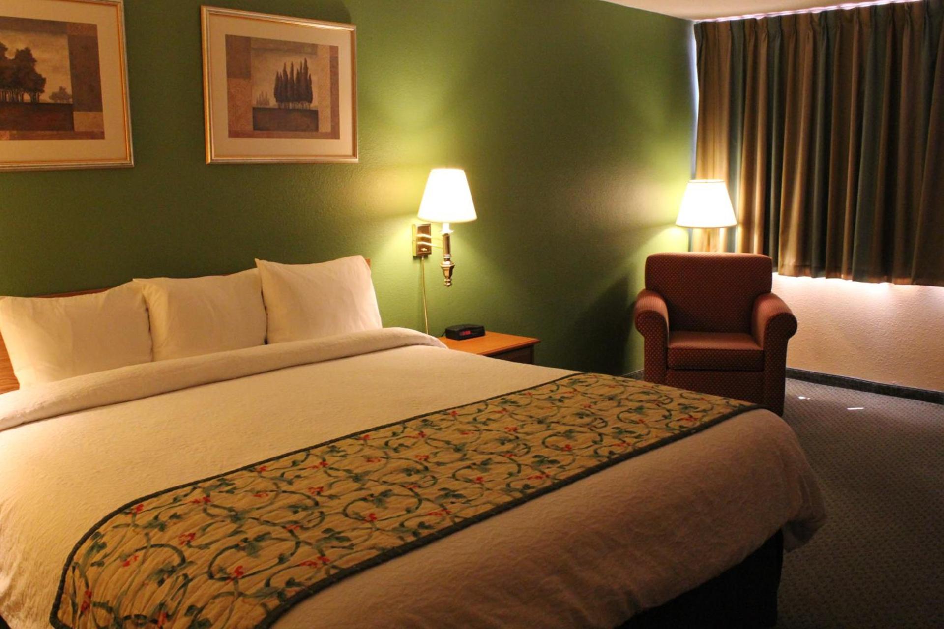 Travelodge by Wyndham Sturgis photo 11