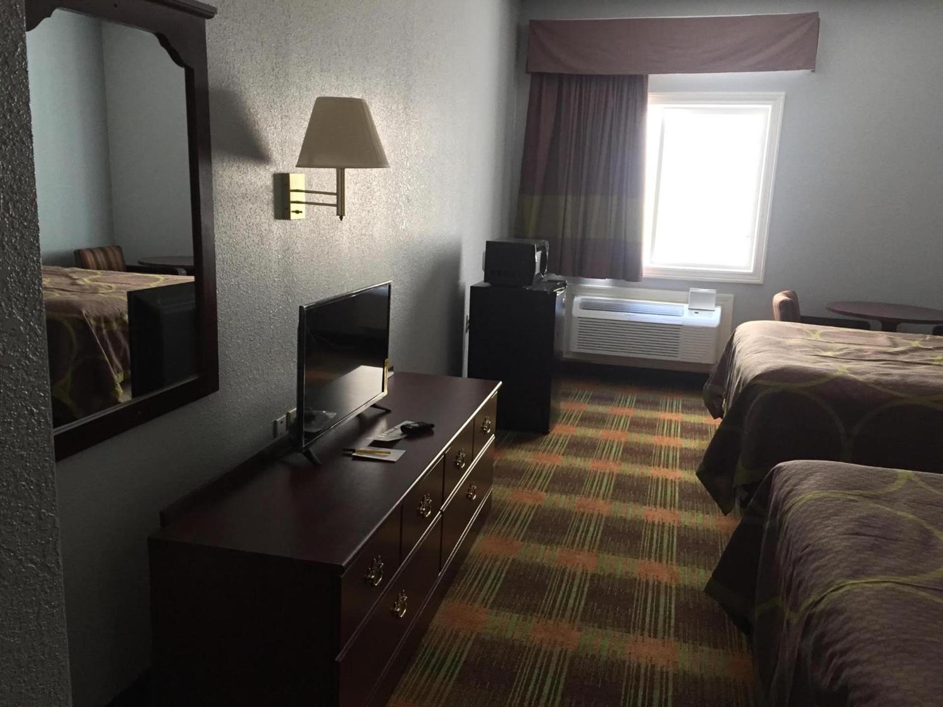 Super 8 by Wyndham Sweet Springs photo 24