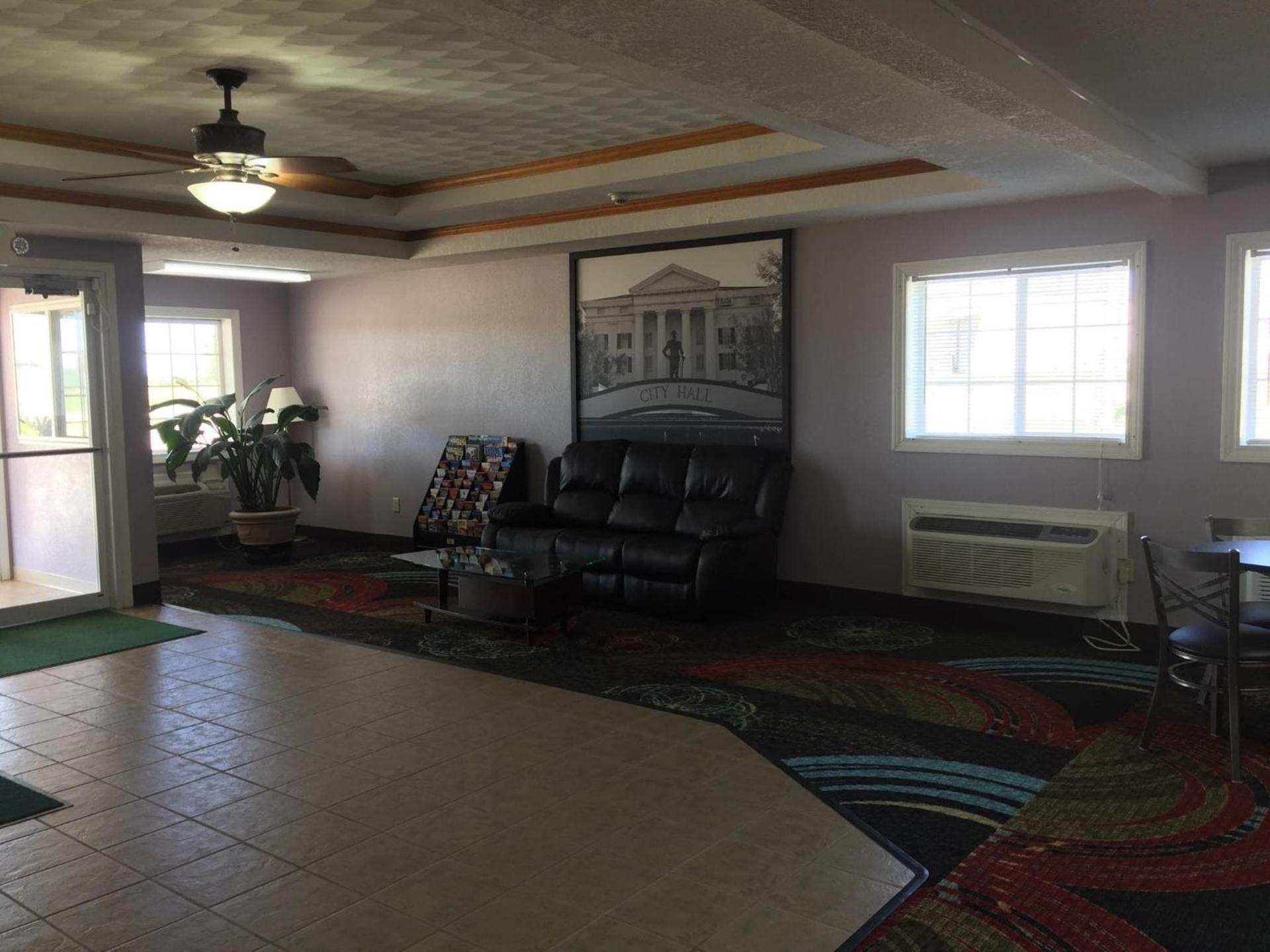 Super 8 by Wyndham Sweet Springs photo 23