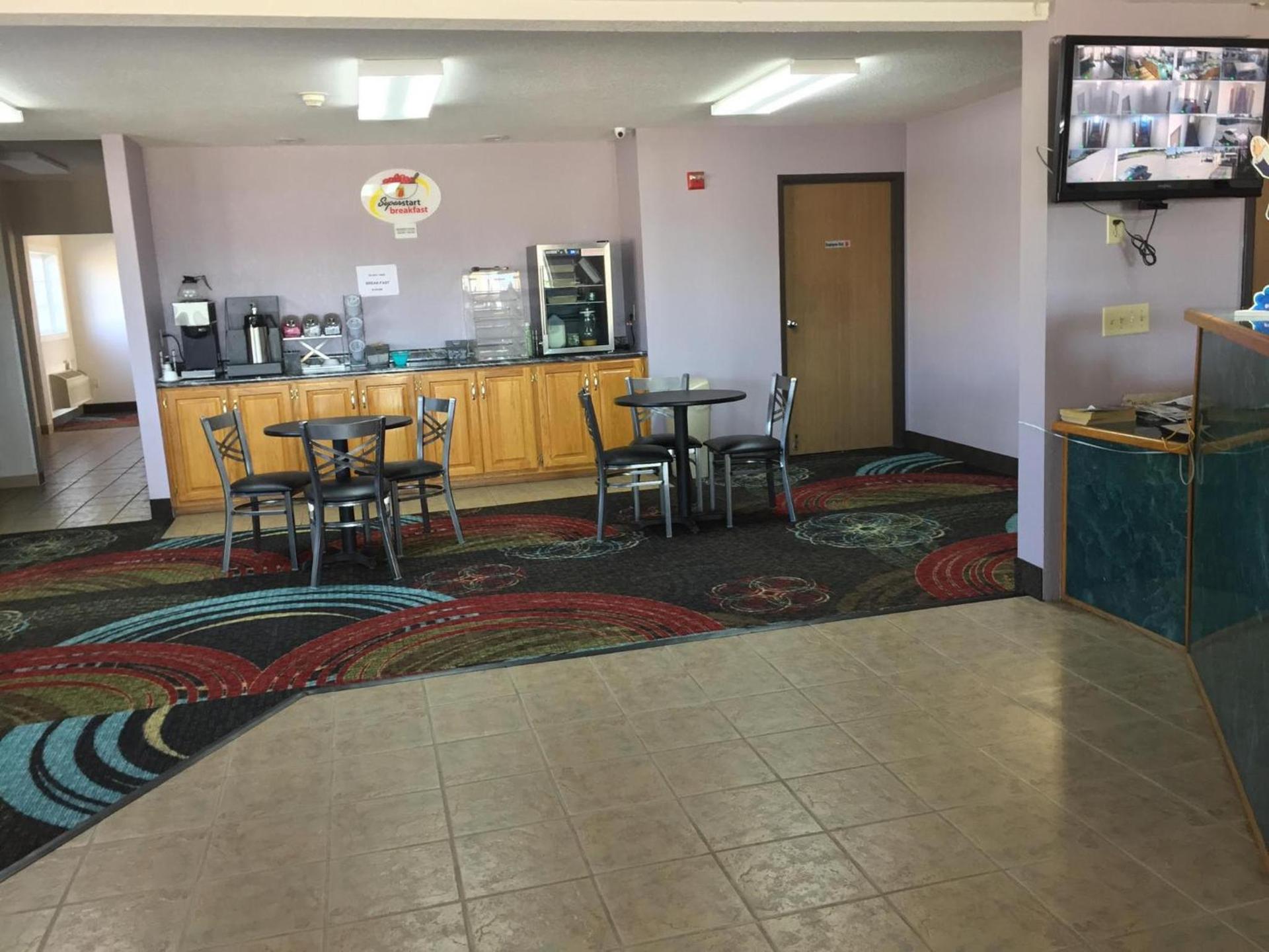 Super 8 by Wyndham Sweet Springs photo 22