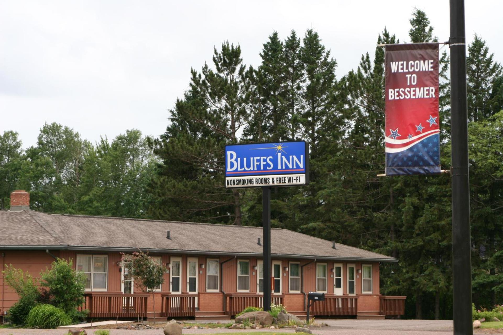 Bluffs Inn photo 1