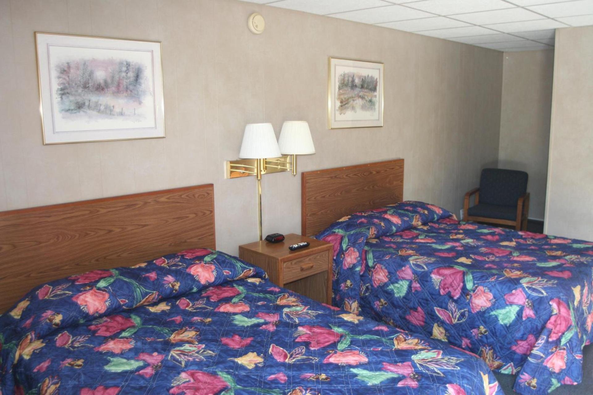 Bluffs Inn photo 10