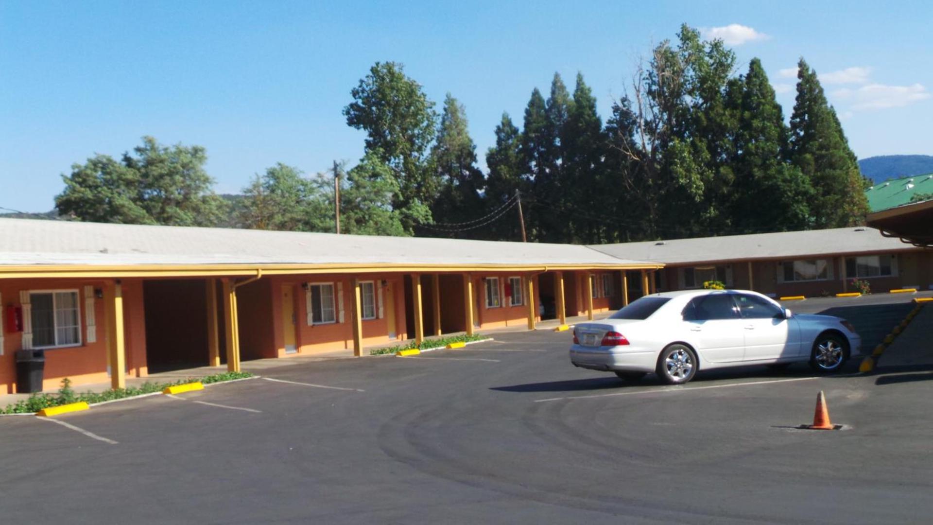 Relax Inn Yreka photo 21