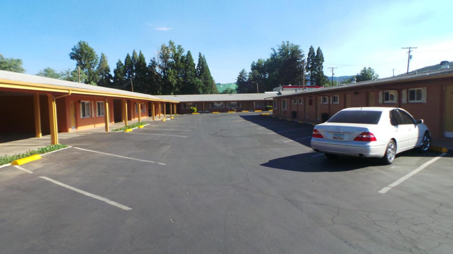 Relax Inn Yreka photo 22