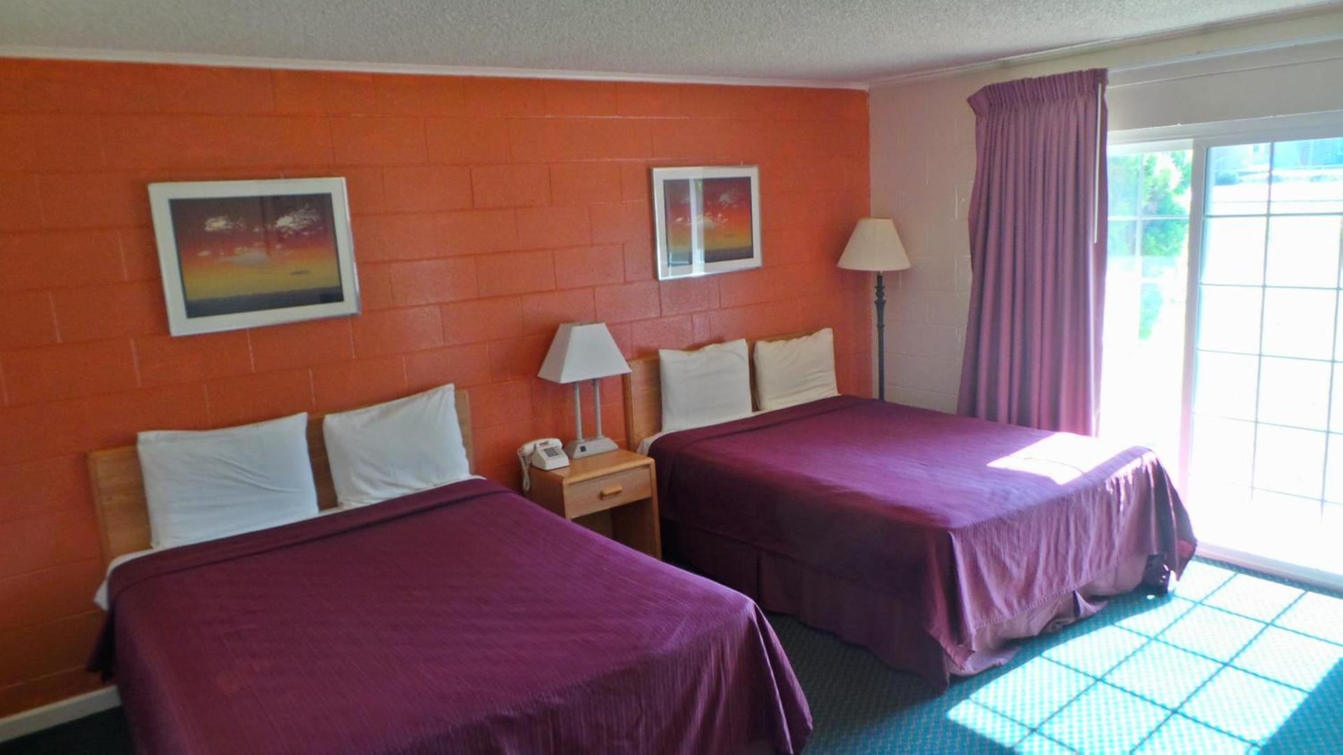 Relax Inn Yreka photo 24