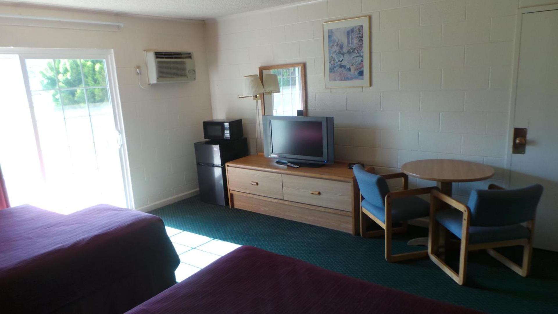 Relax Inn Yreka photo 25
