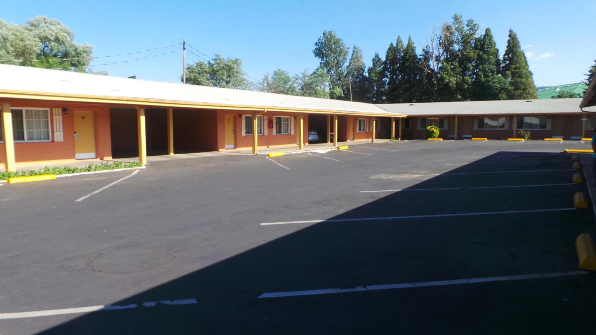 Relax Inn Yreka photo 30