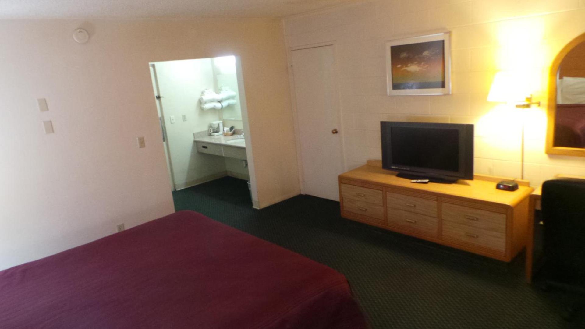 Relax Inn Yreka photo 33