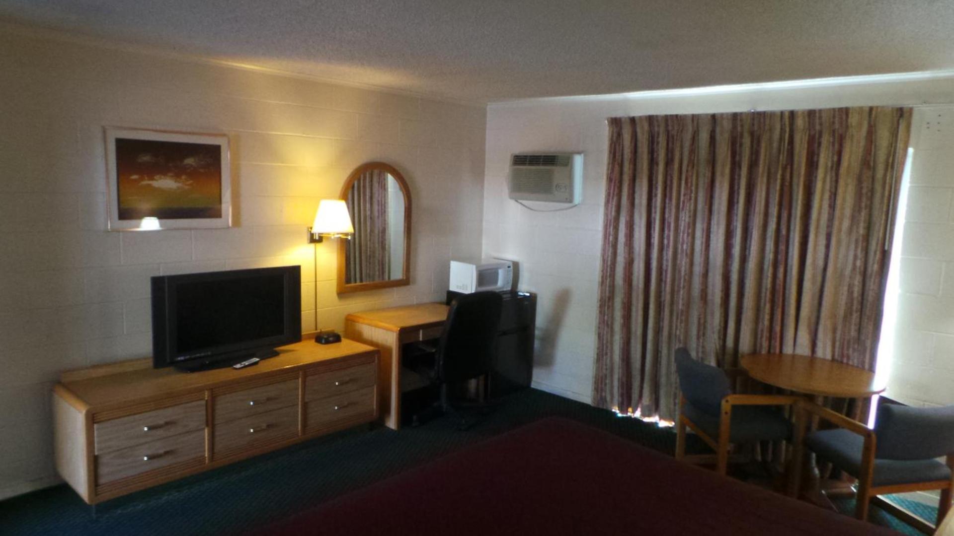 Relax Inn Yreka photo 34