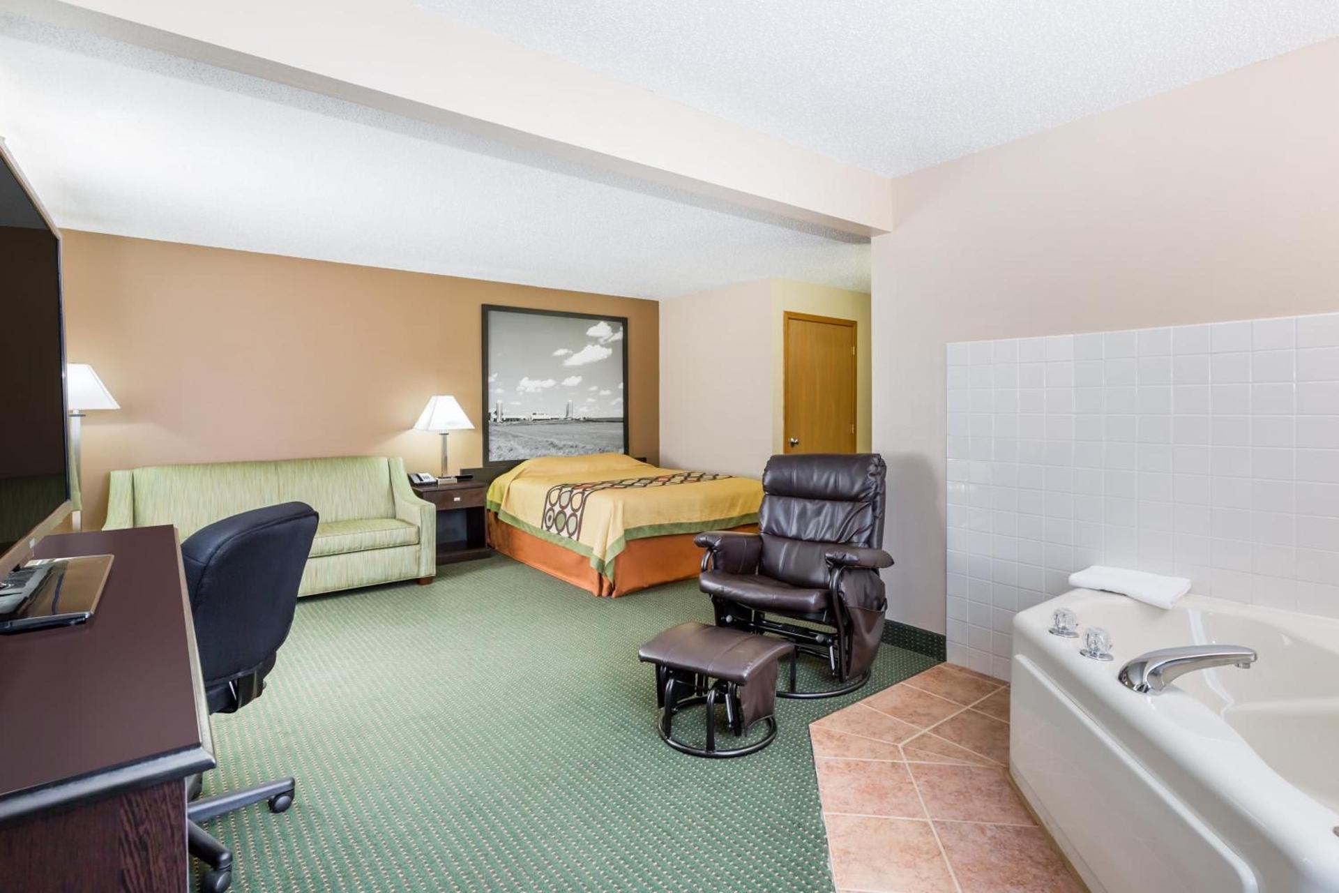 Super 8 by Wyndham Jefferson photo 28