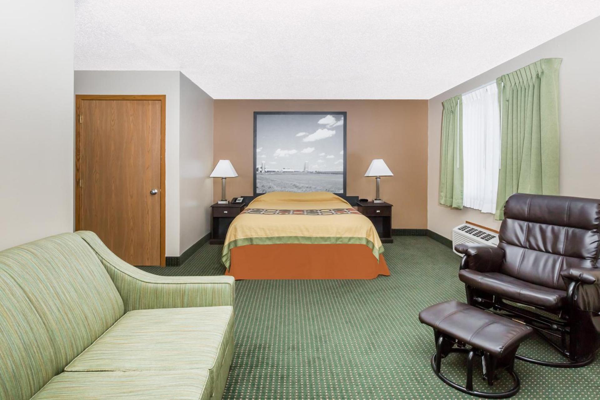 Super 8 by Wyndham Jefferson photo 16