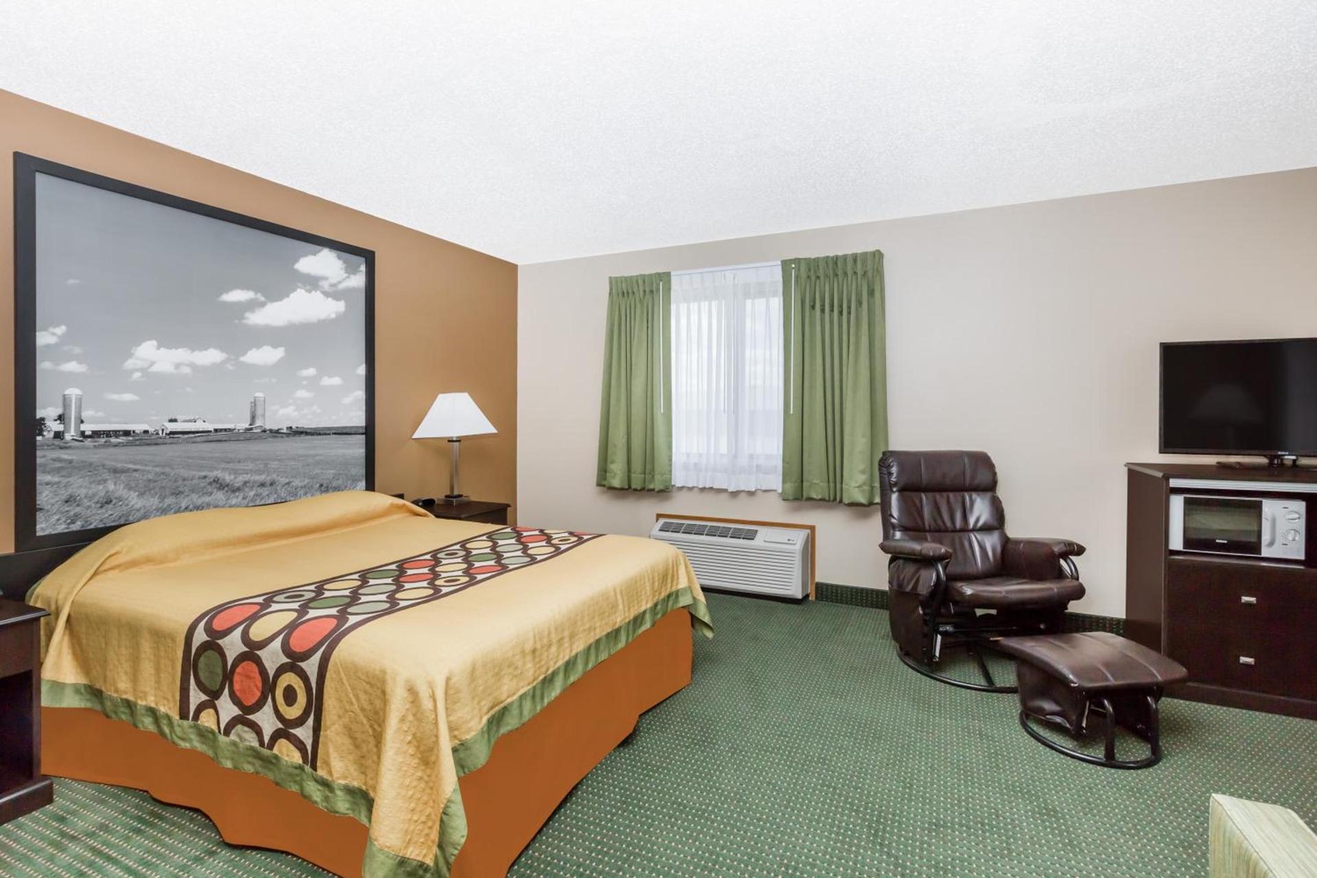 Super 8 by Wyndham Jefferson photo 14