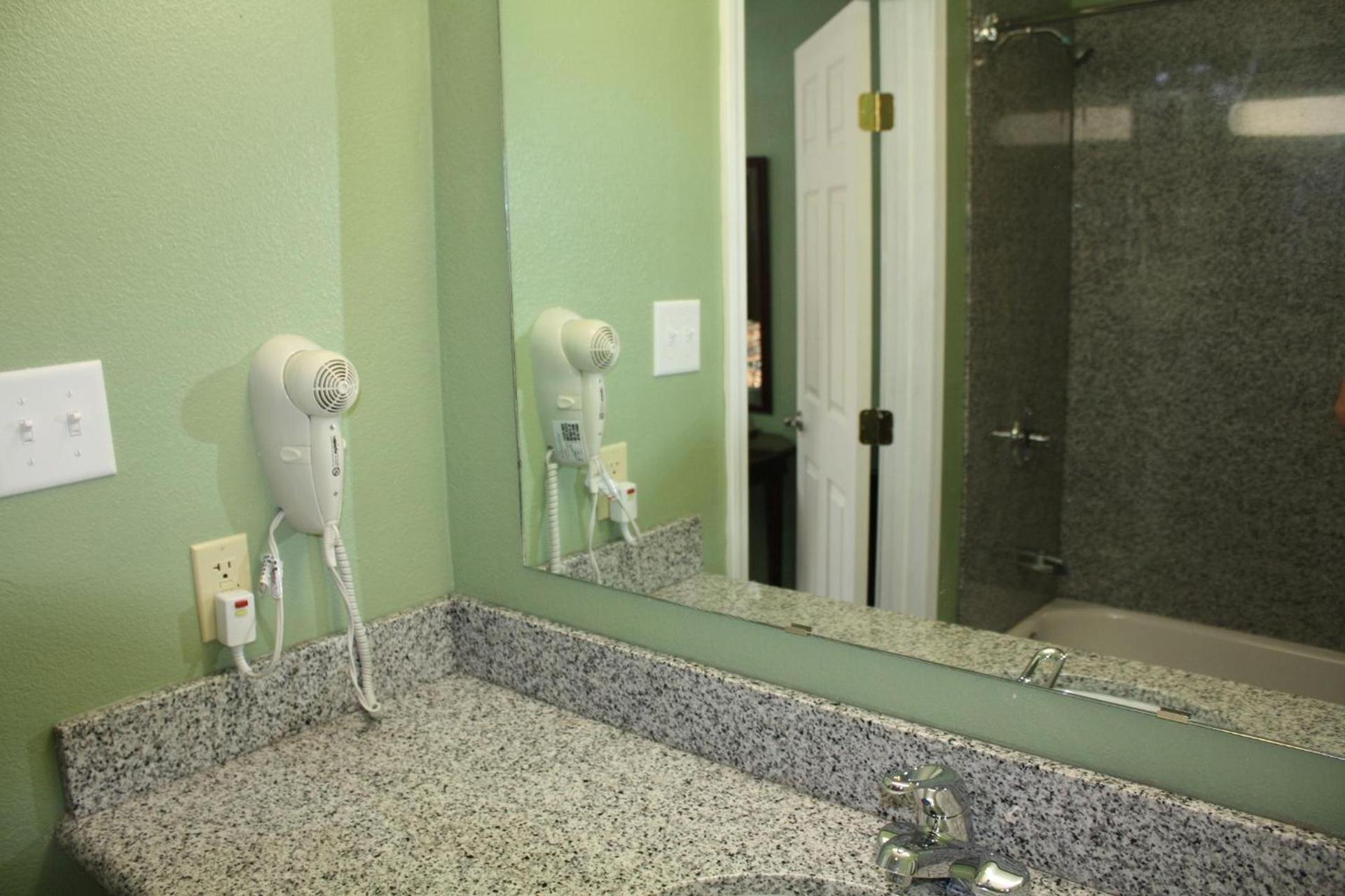 Deluxe Inn Fort Stockton photo 13