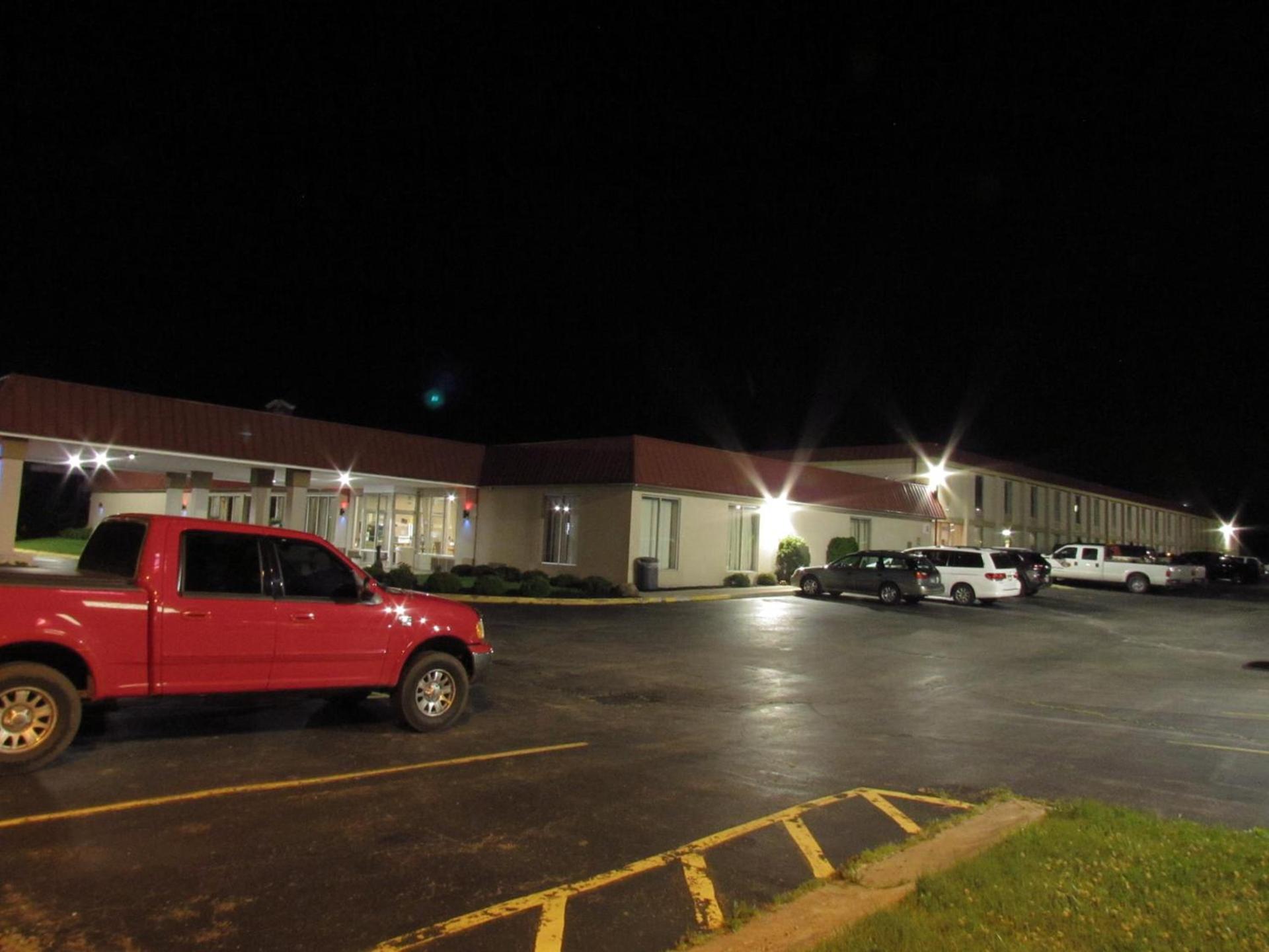 Days Inn & Suites by Wyndham Springfield OH photo 12