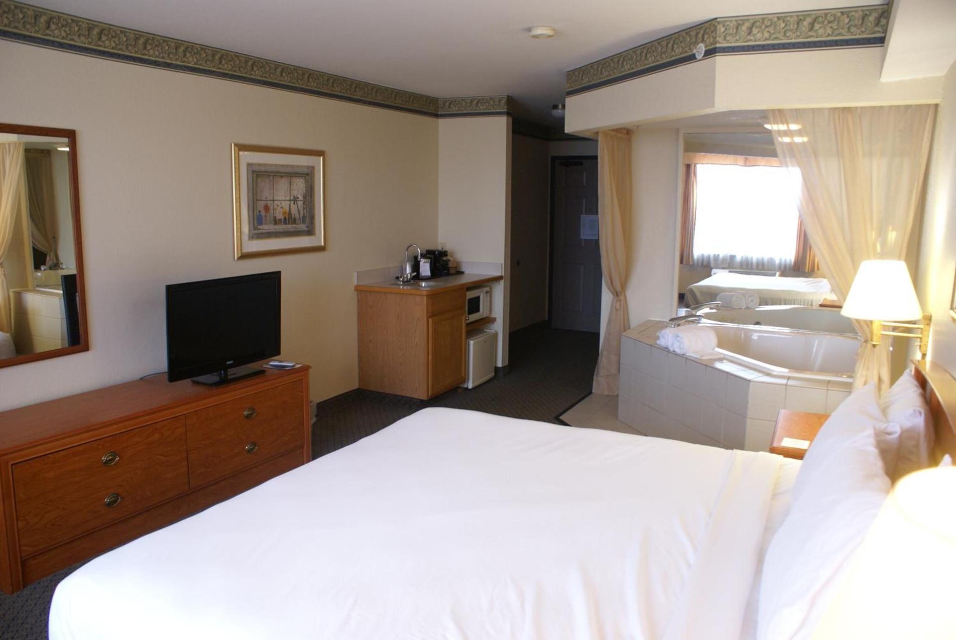 Country Inn & Suites by Radisson, Lansing, MI photo 49