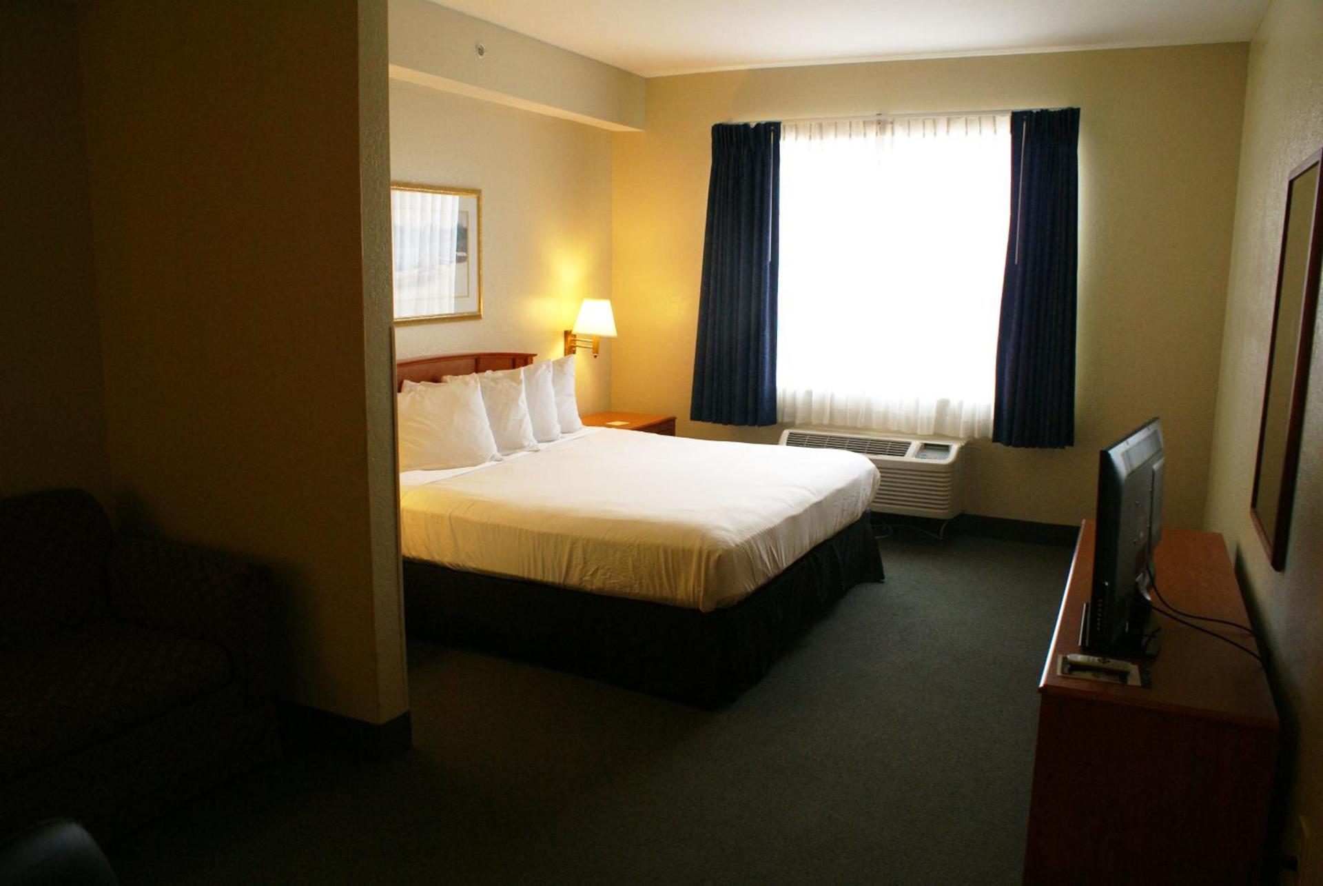Country Inn & Suites by Radisson, Lansing, MI photo 59