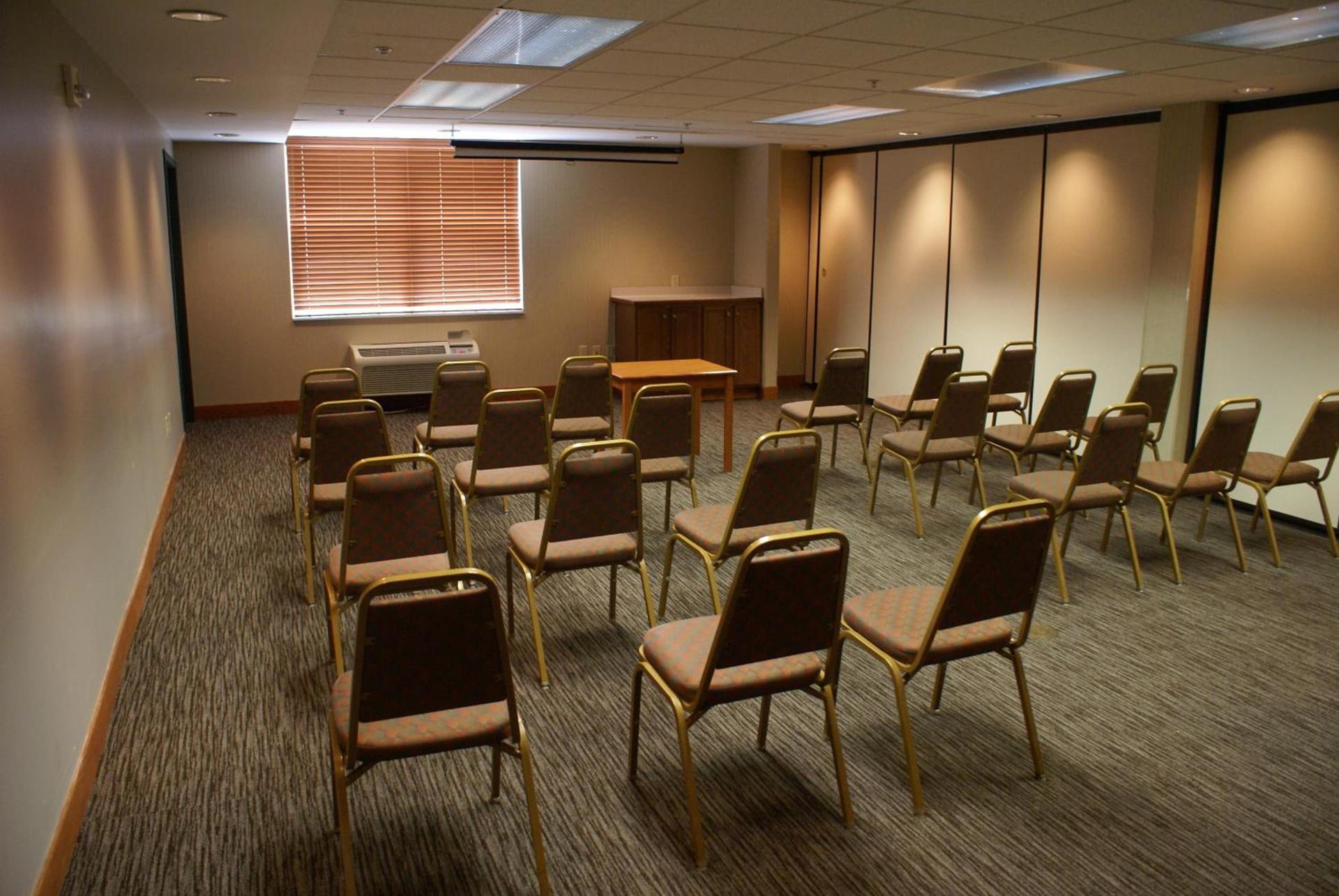 Country Inn & Suites by Radisson, Lansing, MI photo 60