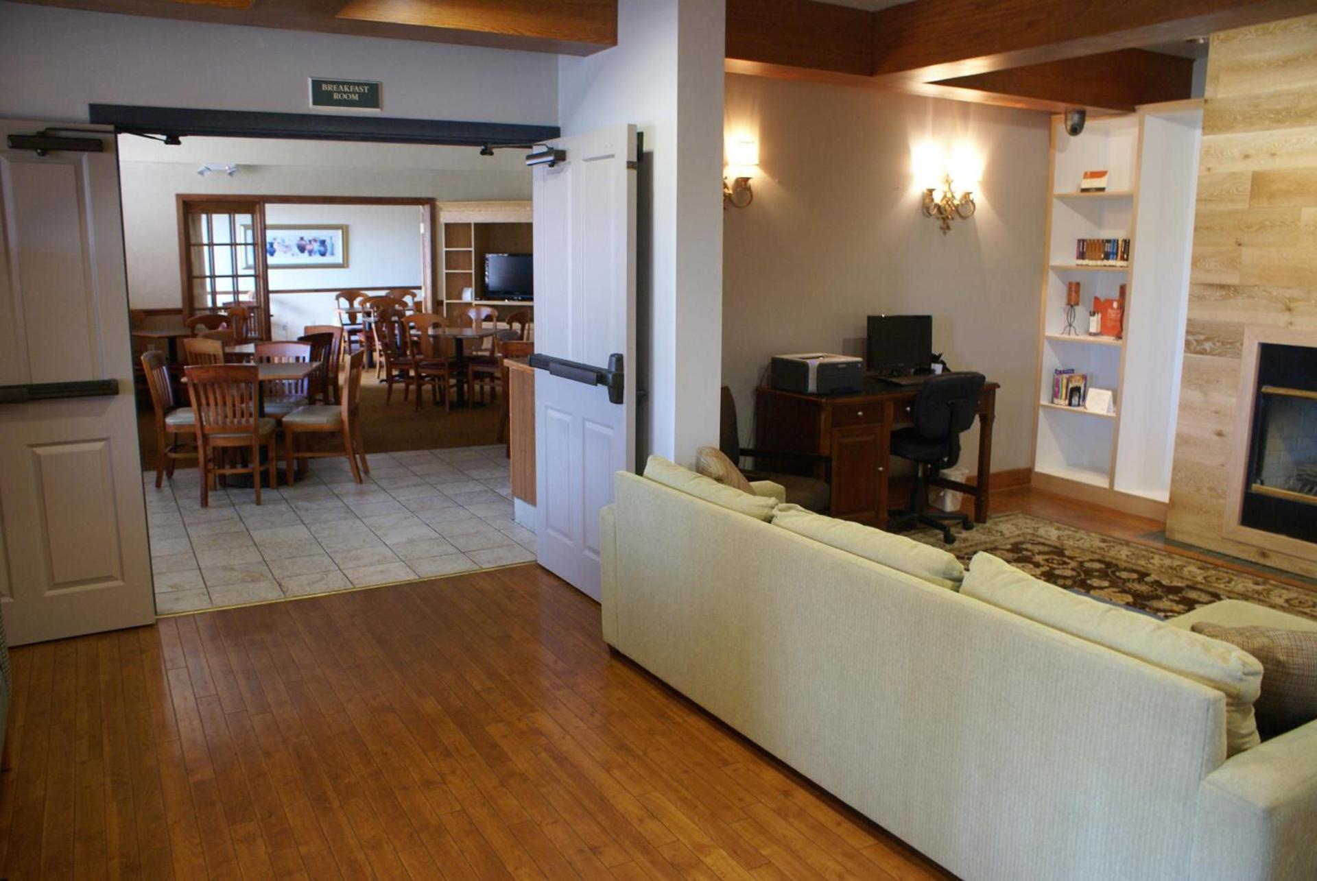 Country Inn & Suites by Radisson, Lansing, MI photo 61
