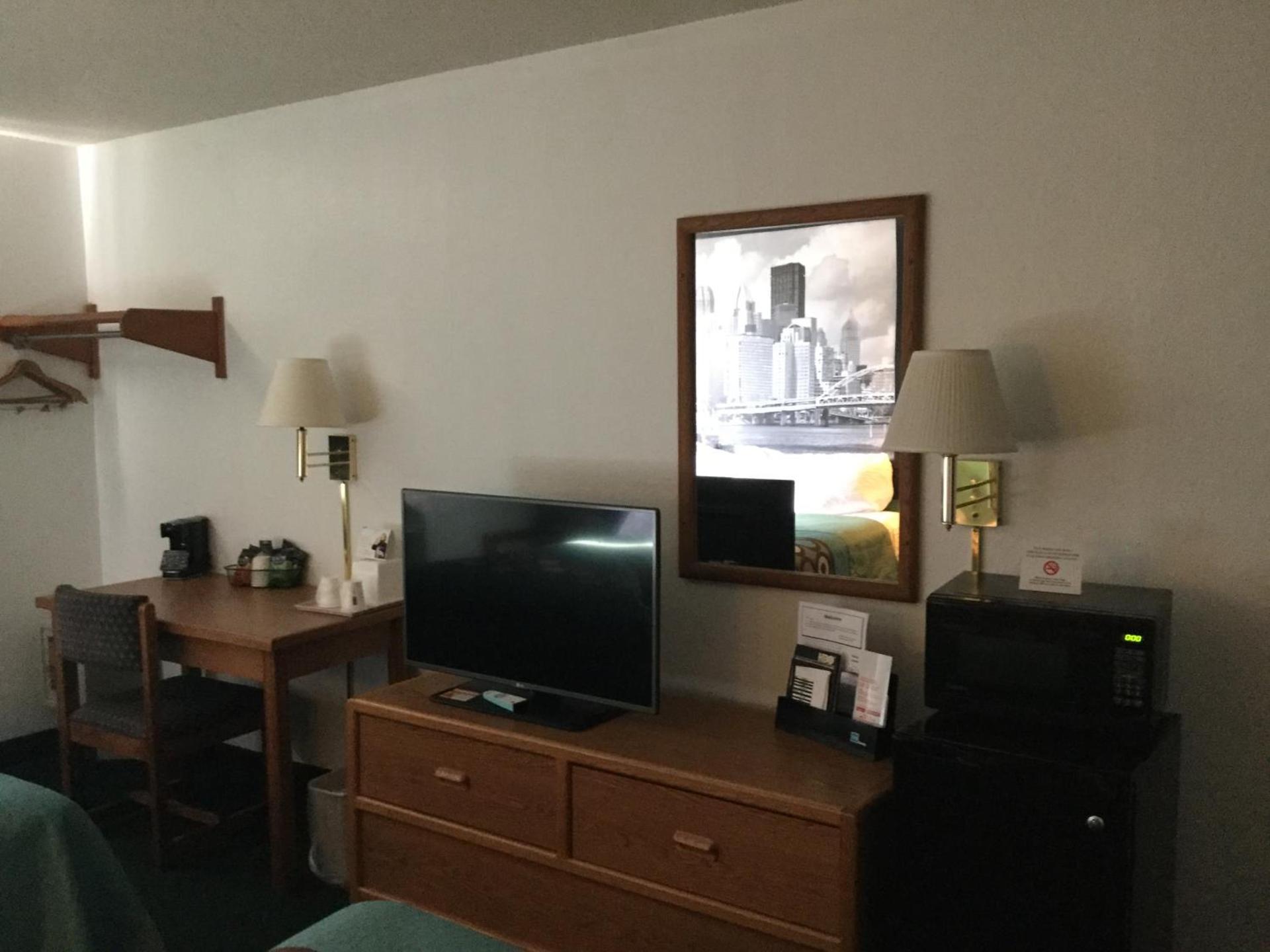 Super 8 by Wyndham New Stanton photo 23