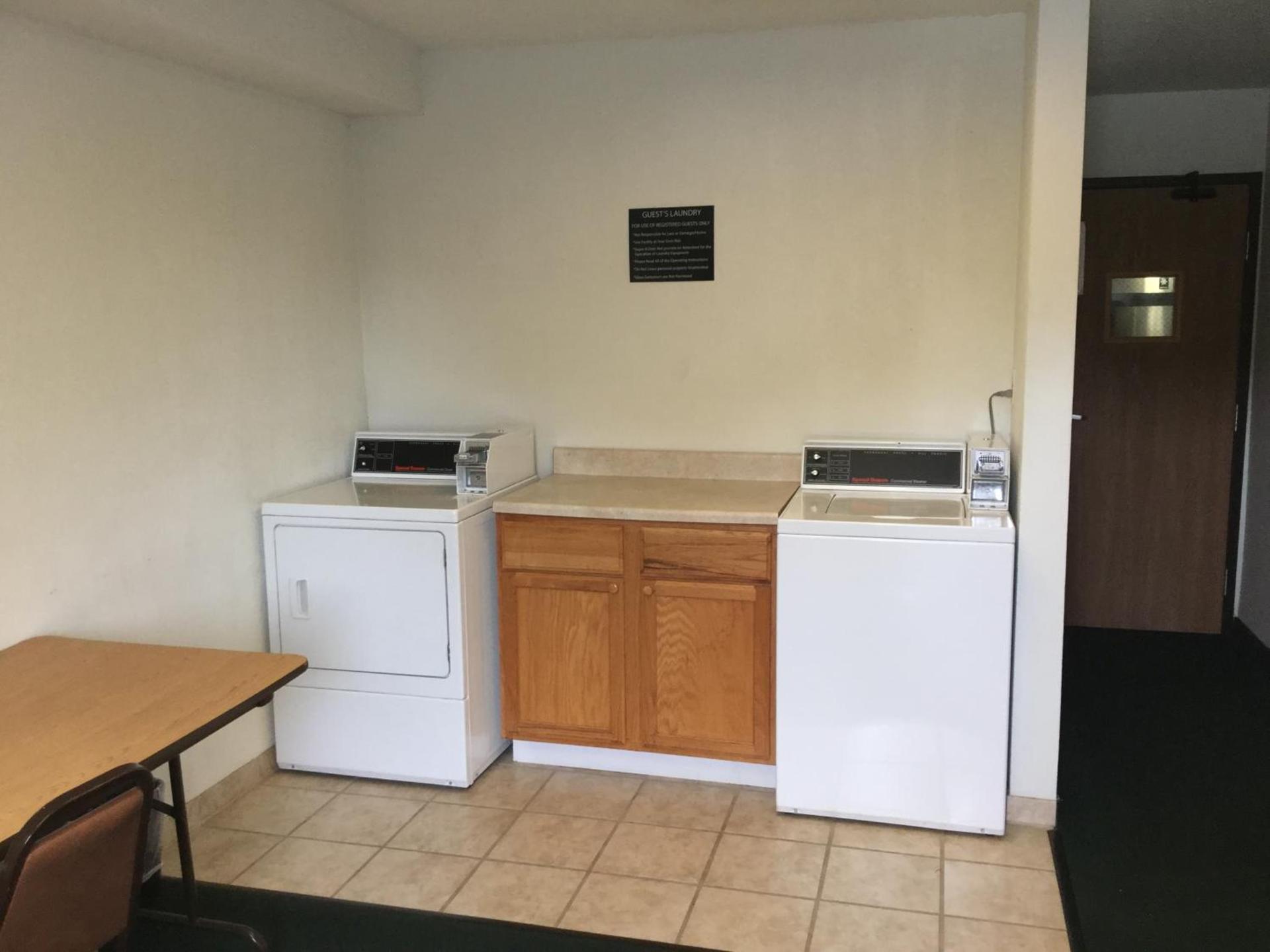 Super 8 by Wyndham New Stanton photo 31