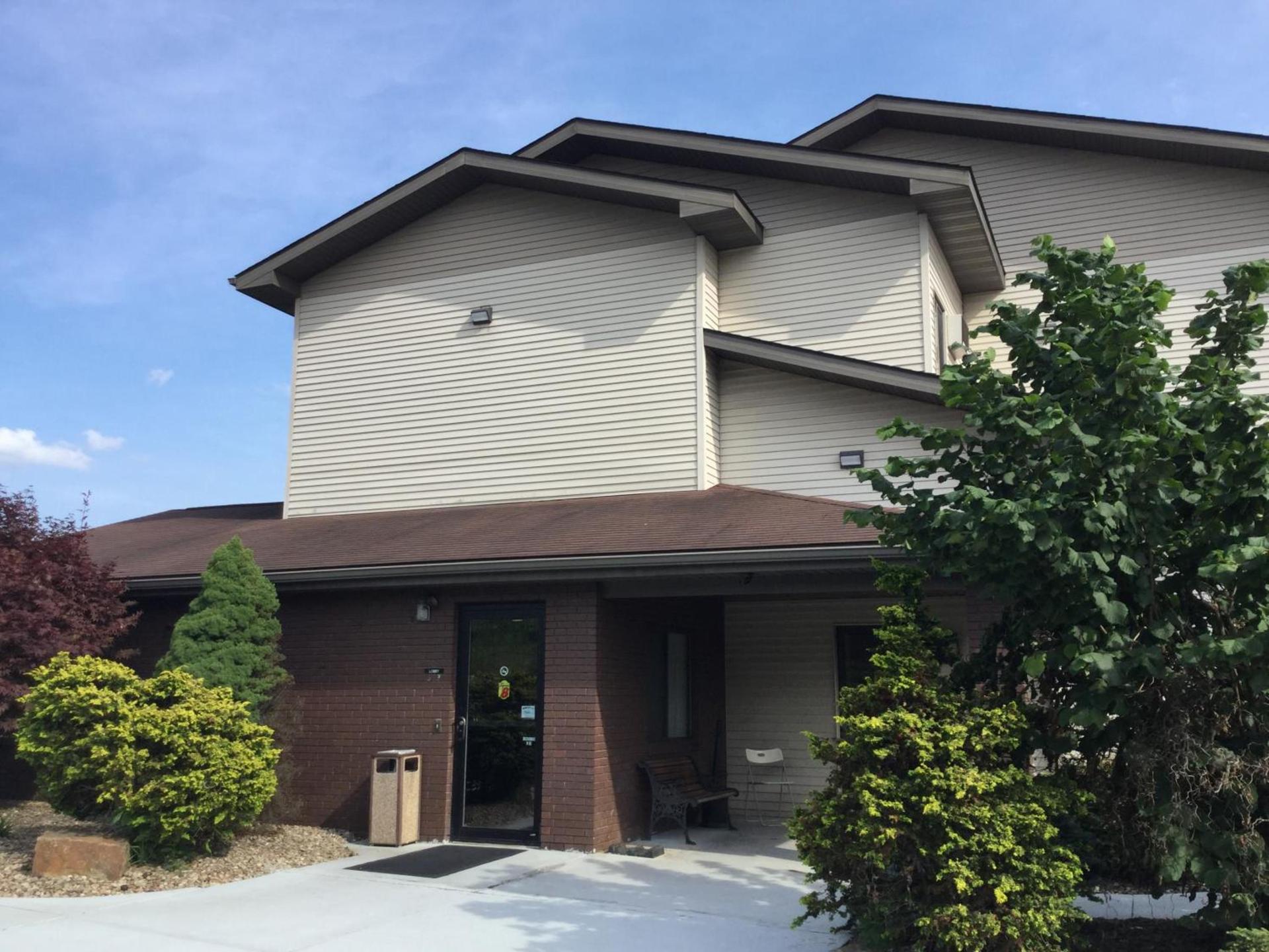 Super 8 by Wyndham New Stanton photo 34