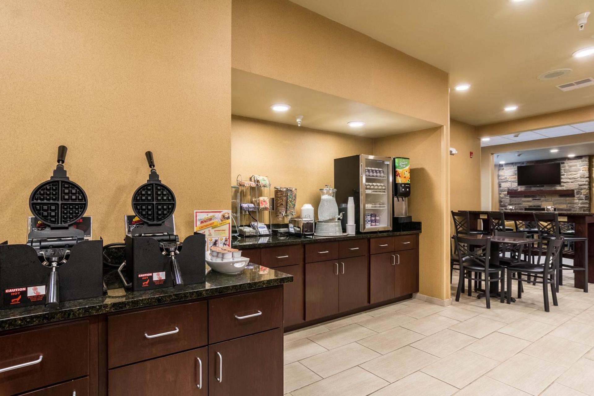 Cobblestone Hotel & Suites - Harborcreek photo 7