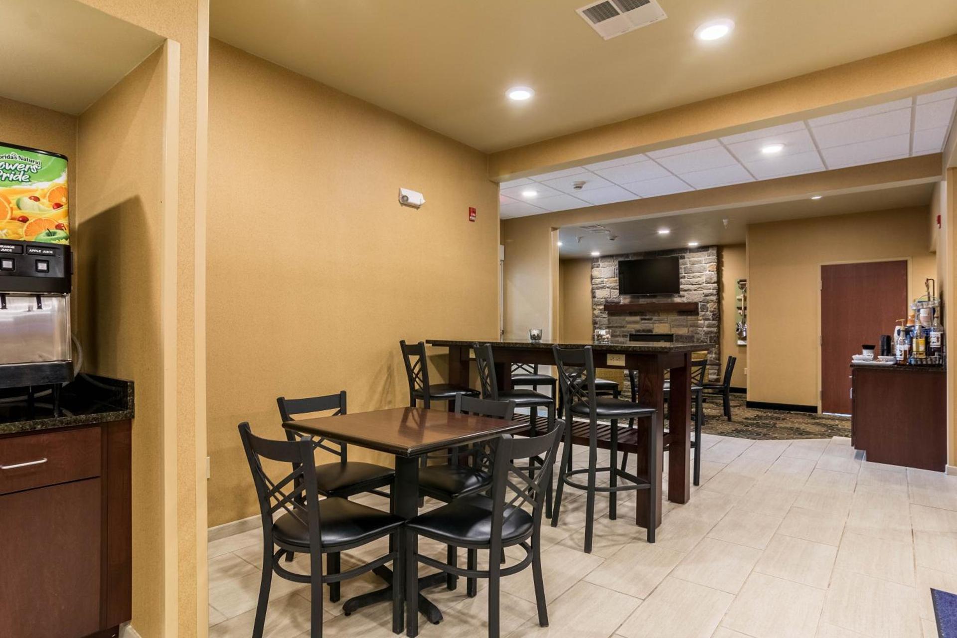 Cobblestone Hotel & Suites - Harborcreek photo 9