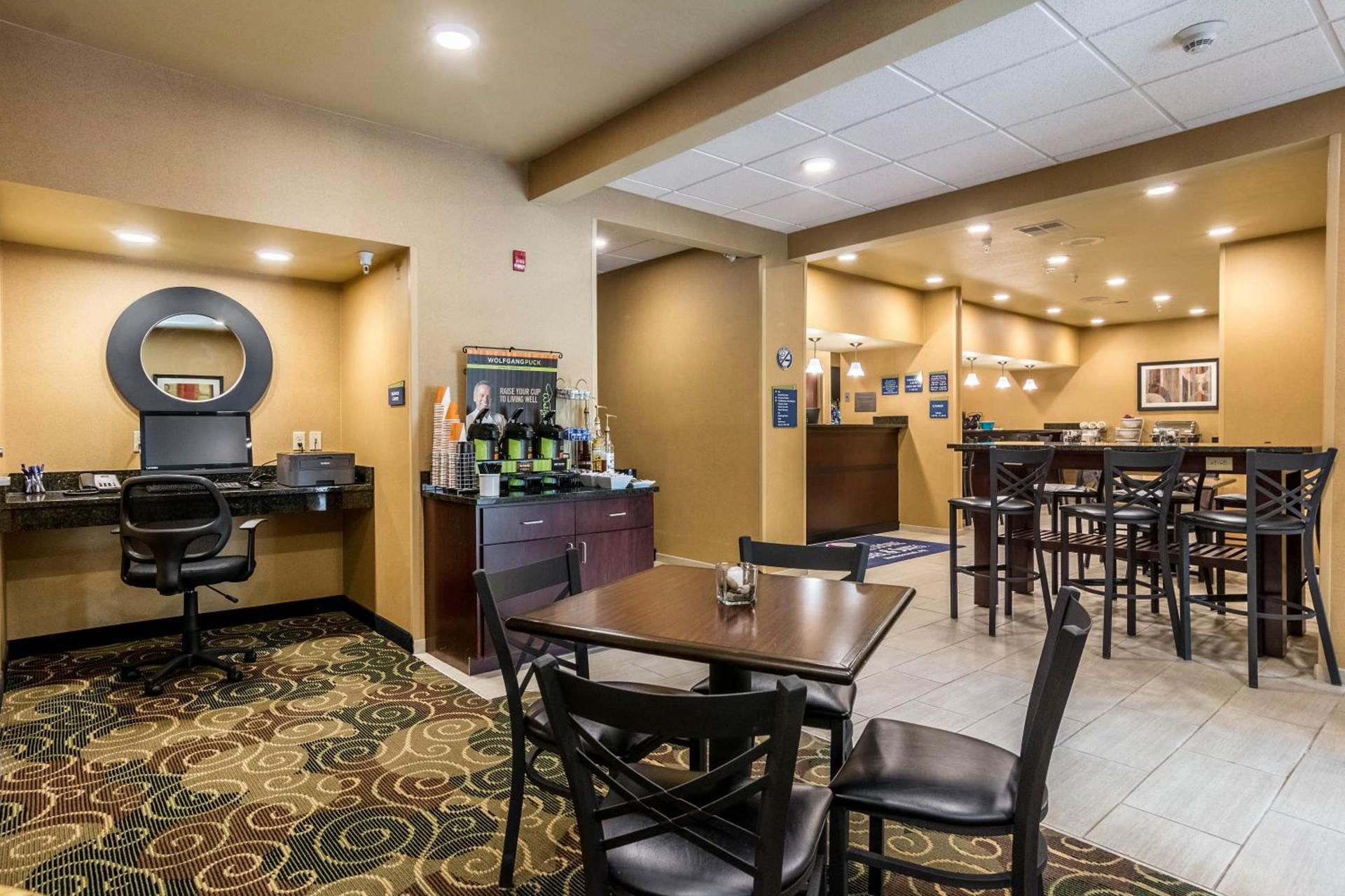 Cobblestone Hotel & Suites - Harborcreek photo 8