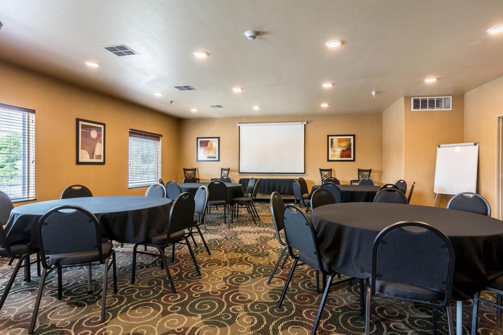 Cobblestone Hotel & Suites - Harborcreek photo 12
