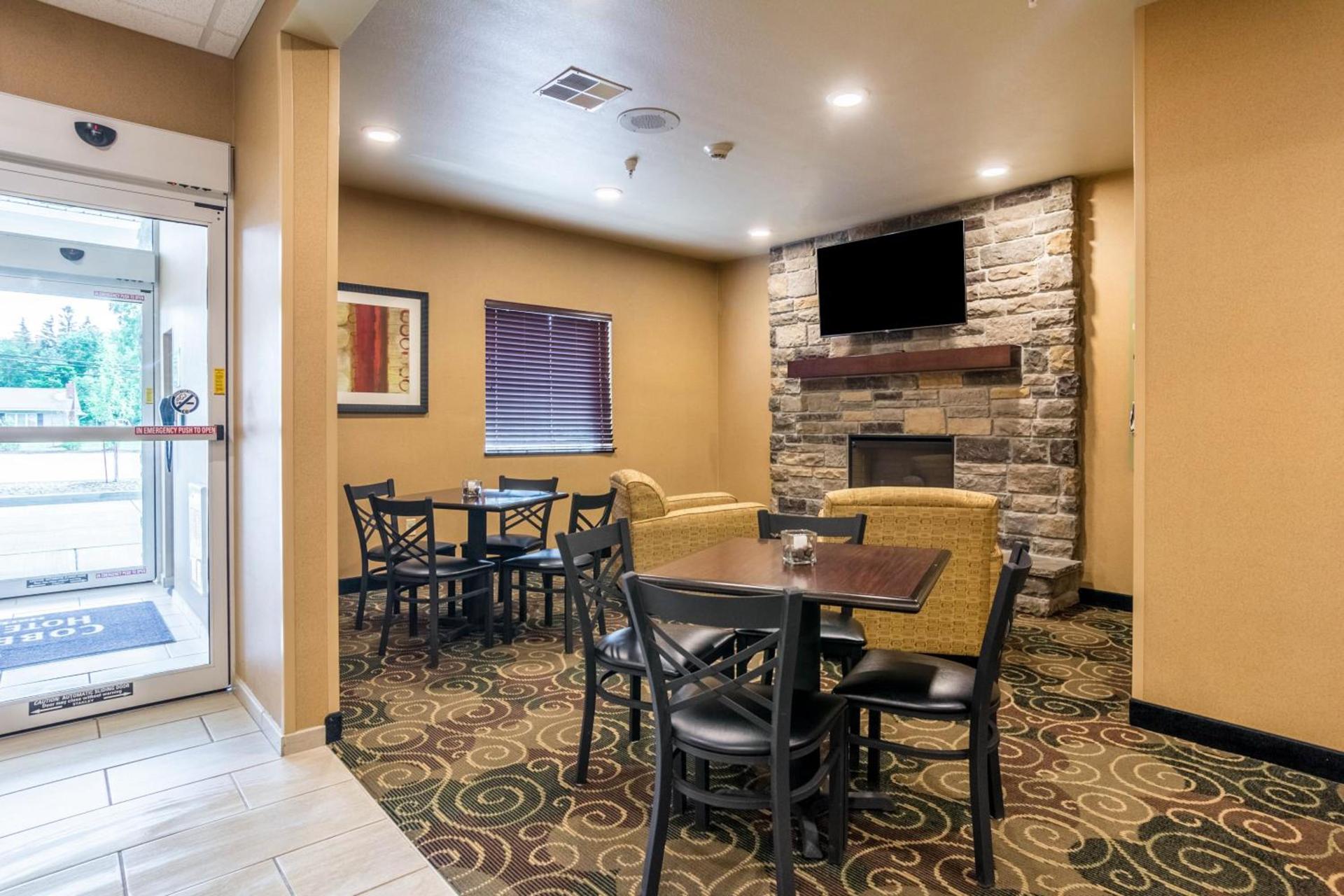 Cobblestone Hotel & Suites - Harborcreek photo 10
