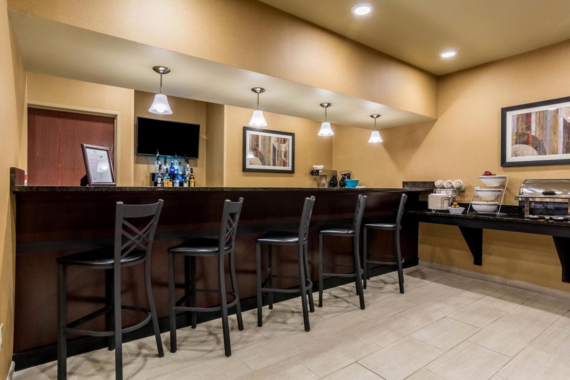 Cobblestone Hotel & Suites - Harborcreek photo 6