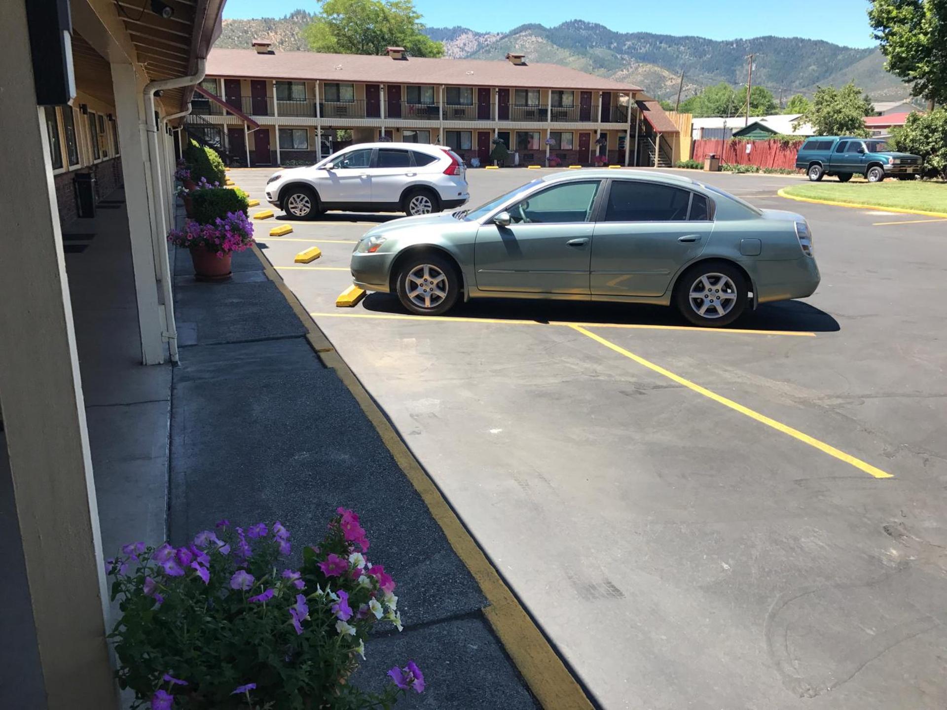Klamath Motor Lodge photo 40