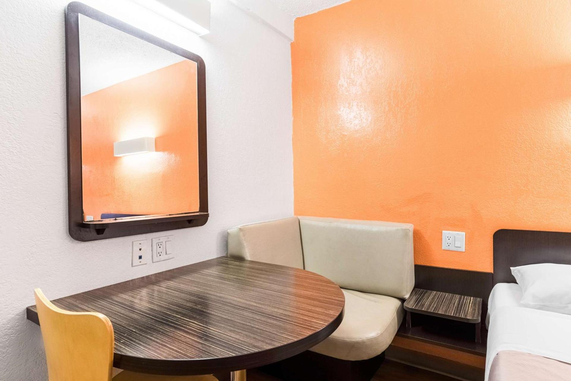 Motel 6-Long Beach, CA - International City photo 13
