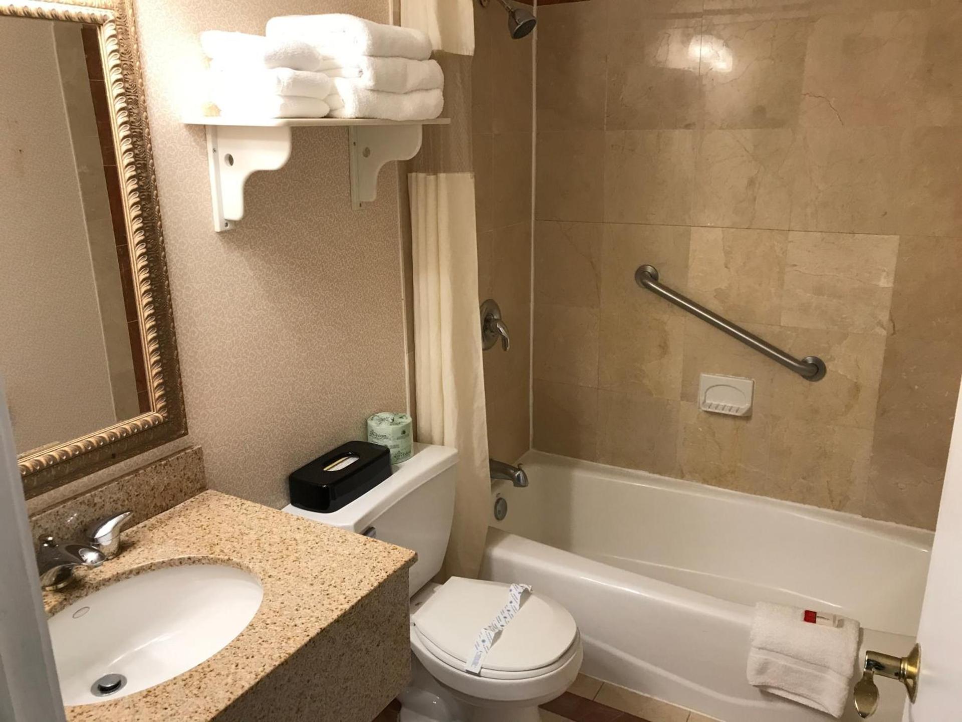 Super 8 by Wyndham Sturbridge photo 59