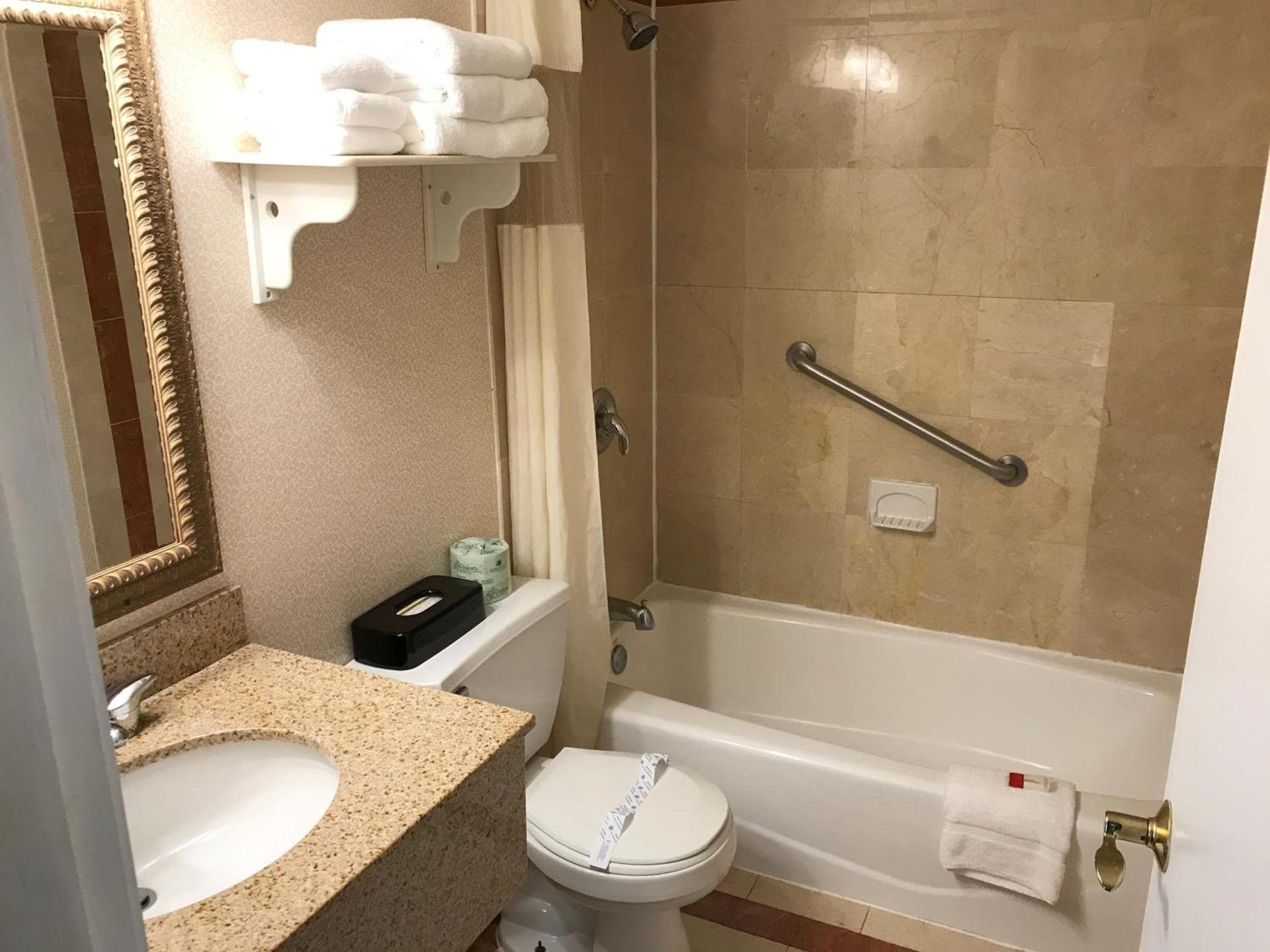 Super 8 by Wyndham Sturbridge photo 56