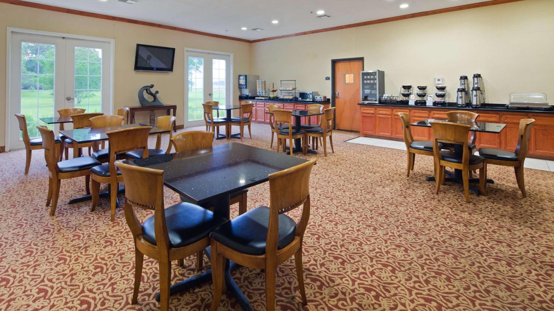 Best Western Cleveland Inn & Suites — hotel in Cleveland
