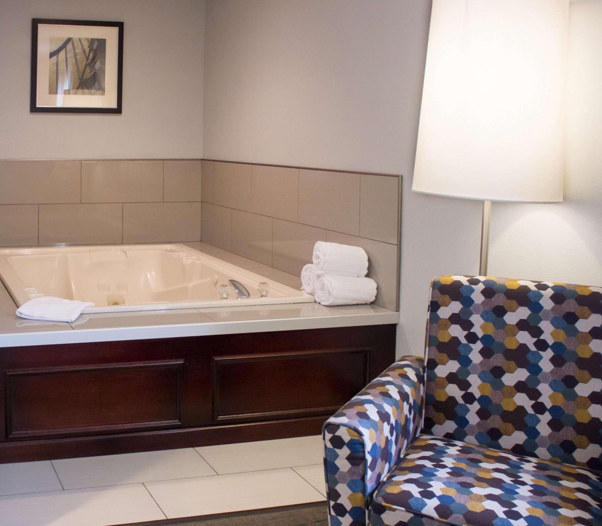 Baymont by Wyndham Maumee Toledo photo 18