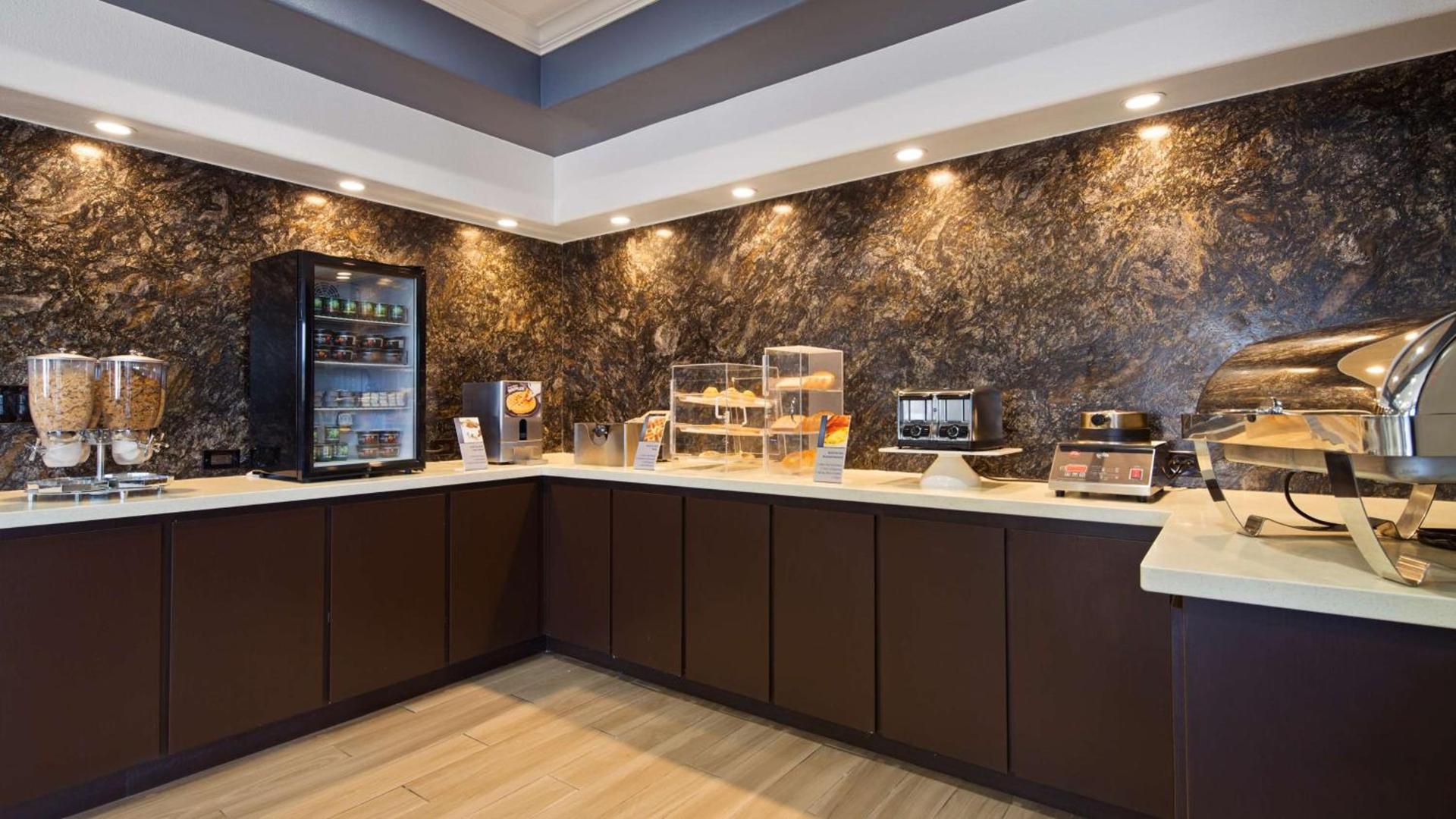 Best Western Plus North Houston Inn & Suites photo 23