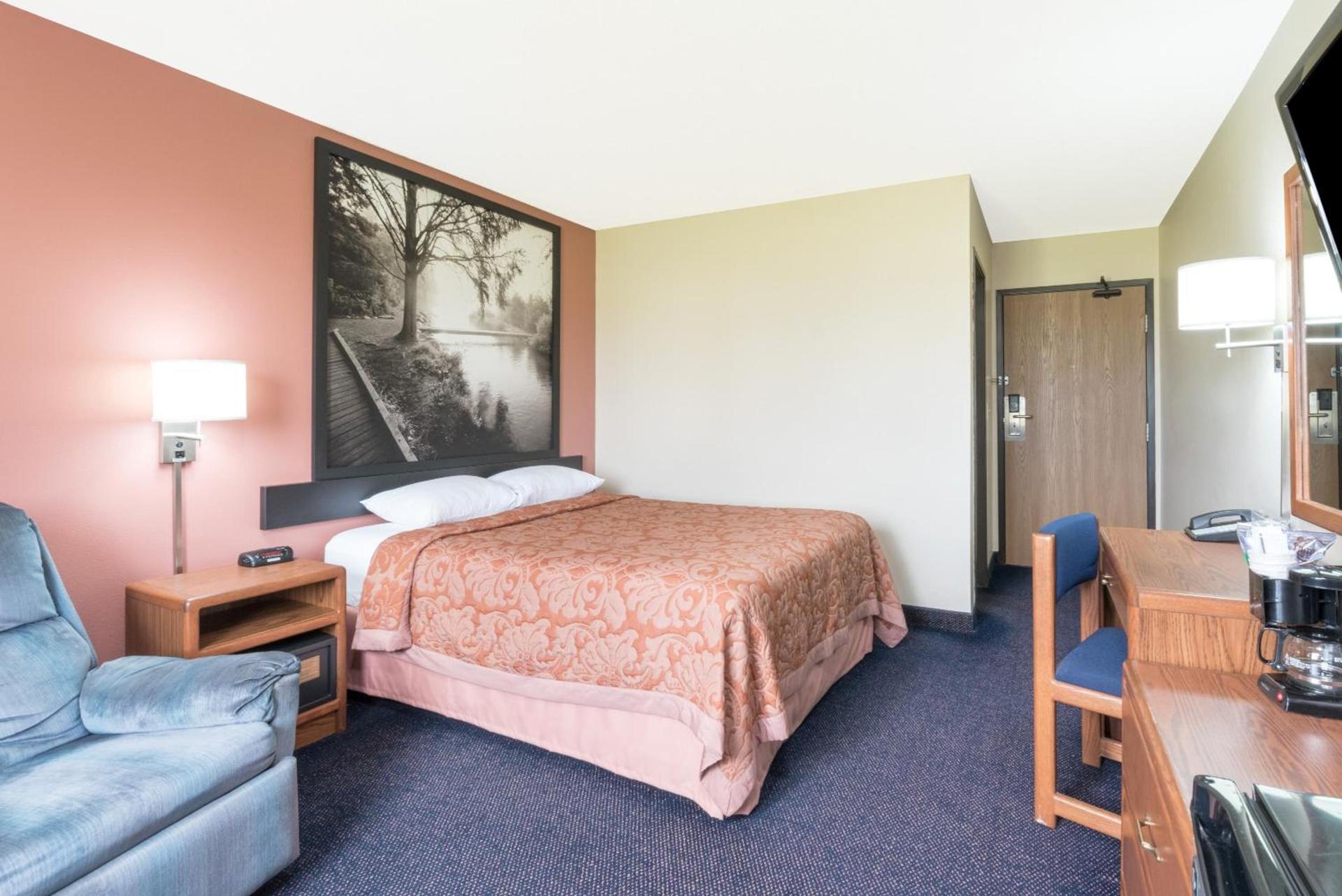 Super 8 by Wyndham Perham photo 26