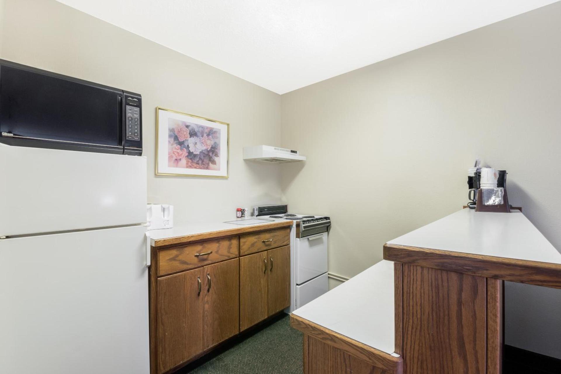 Super 8 by Wyndham Perham photo 20