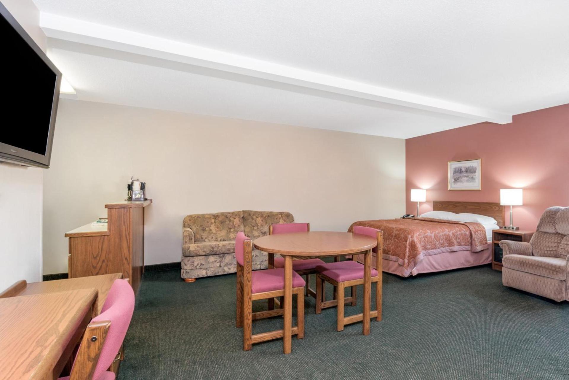 Super 8 by Wyndham Perham photo 27