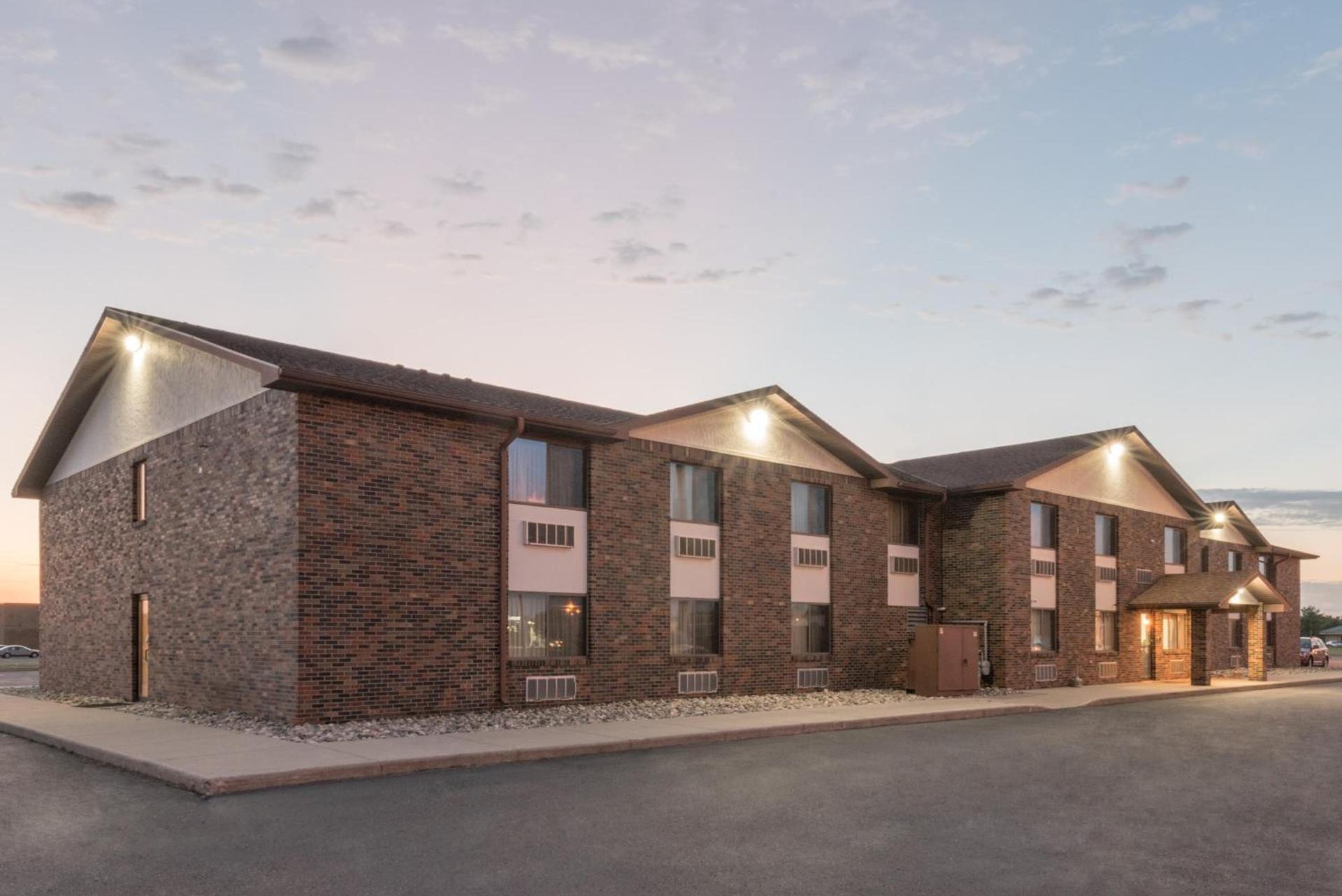 Super 8 by Wyndham Perham photo 31