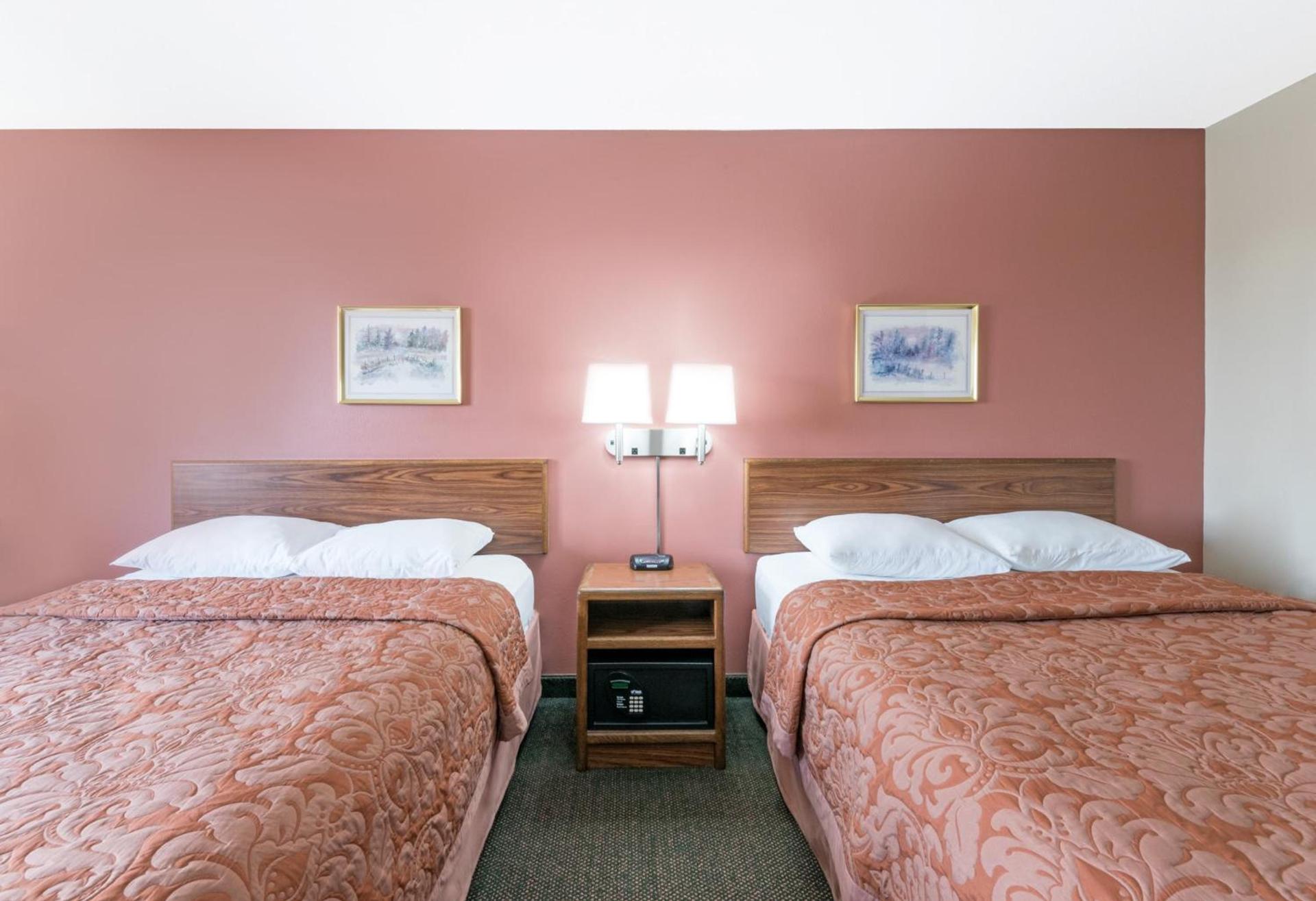Super 8 by Wyndham Perham photo 22