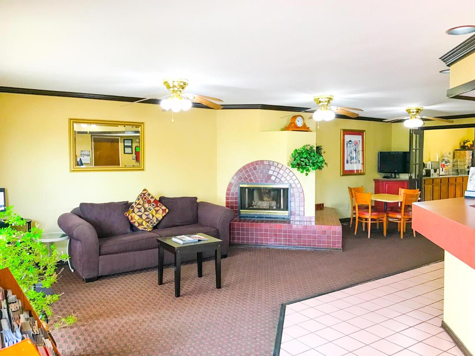 Americas Best Value Inn Yukon photo 29