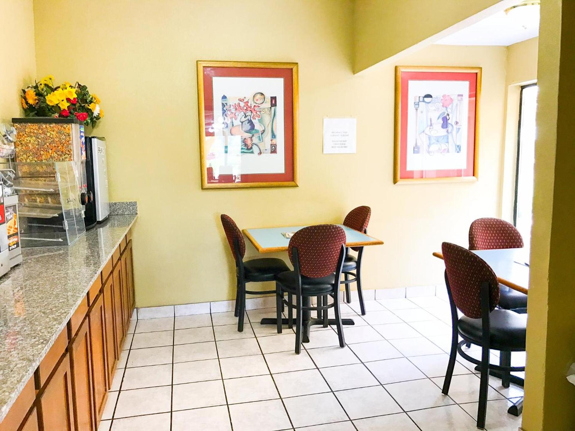 Americas Best Value Inn Yukon photo 31