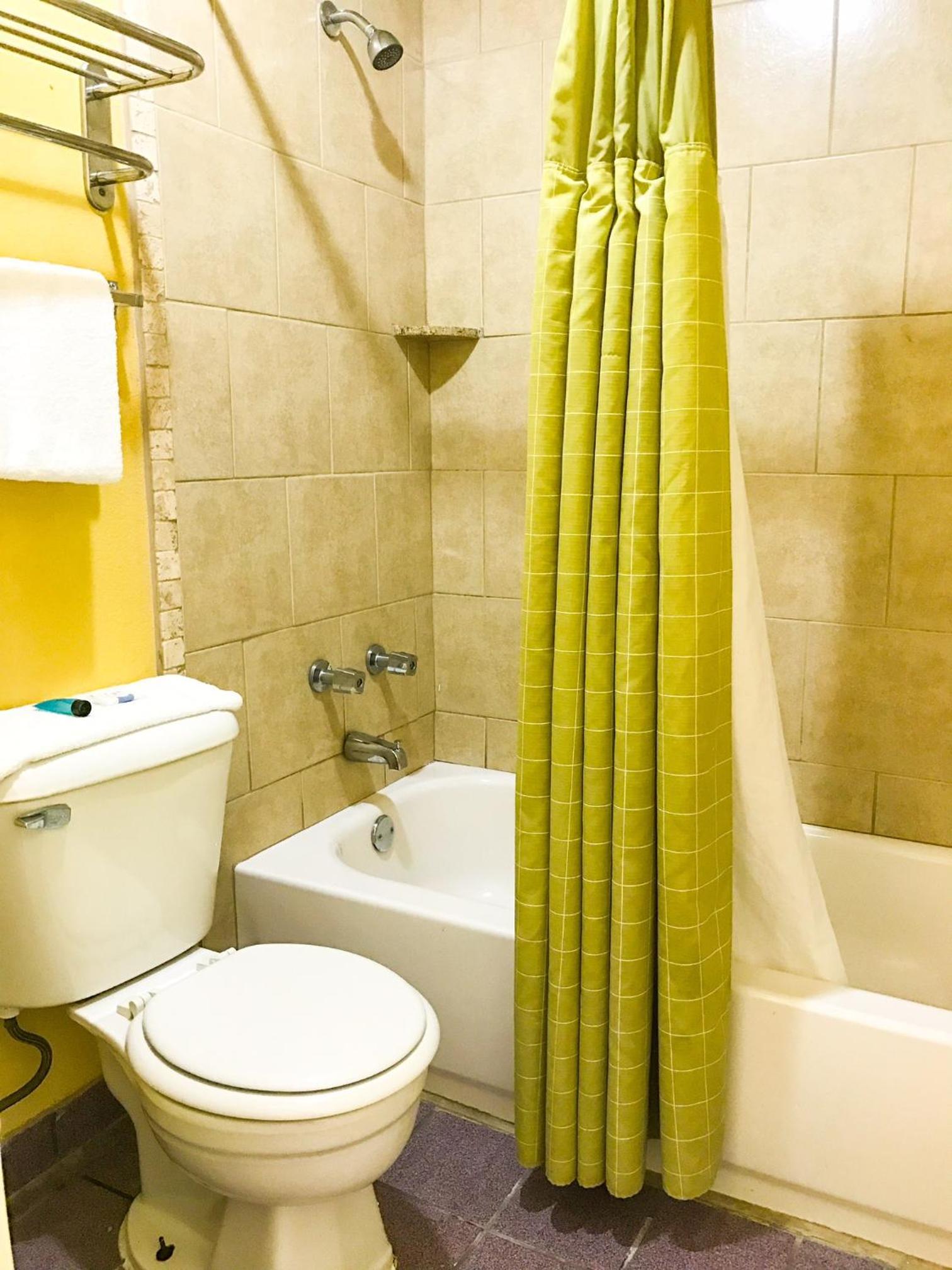 Americas Best Value Inn Yukon photo 28