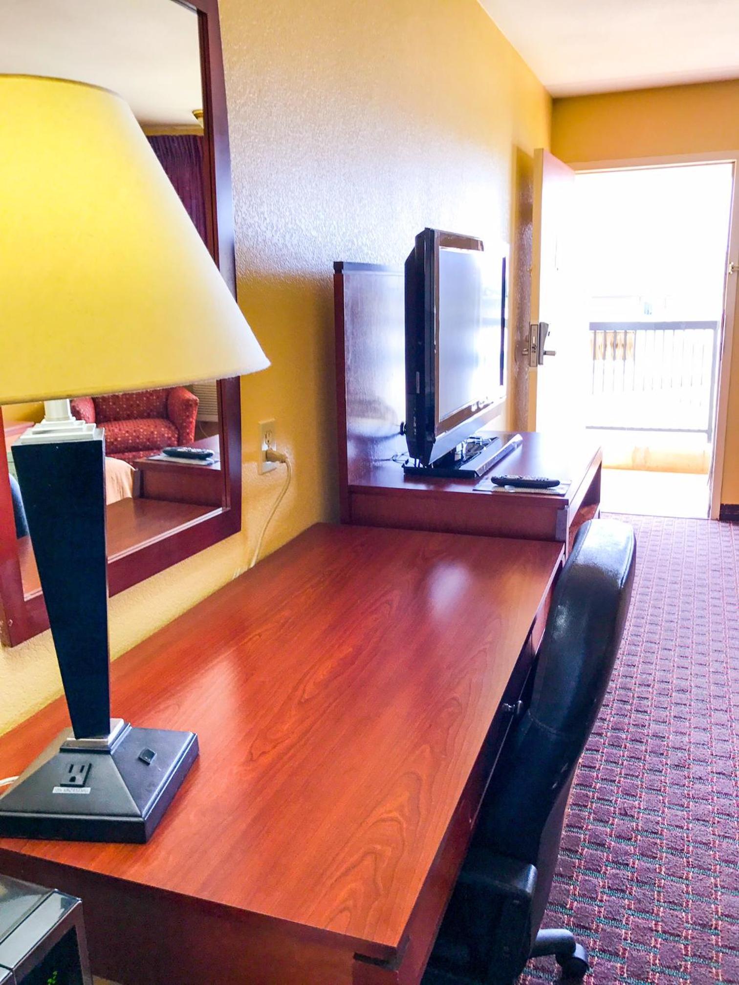 Americas Best Value Inn Yukon photo 26
